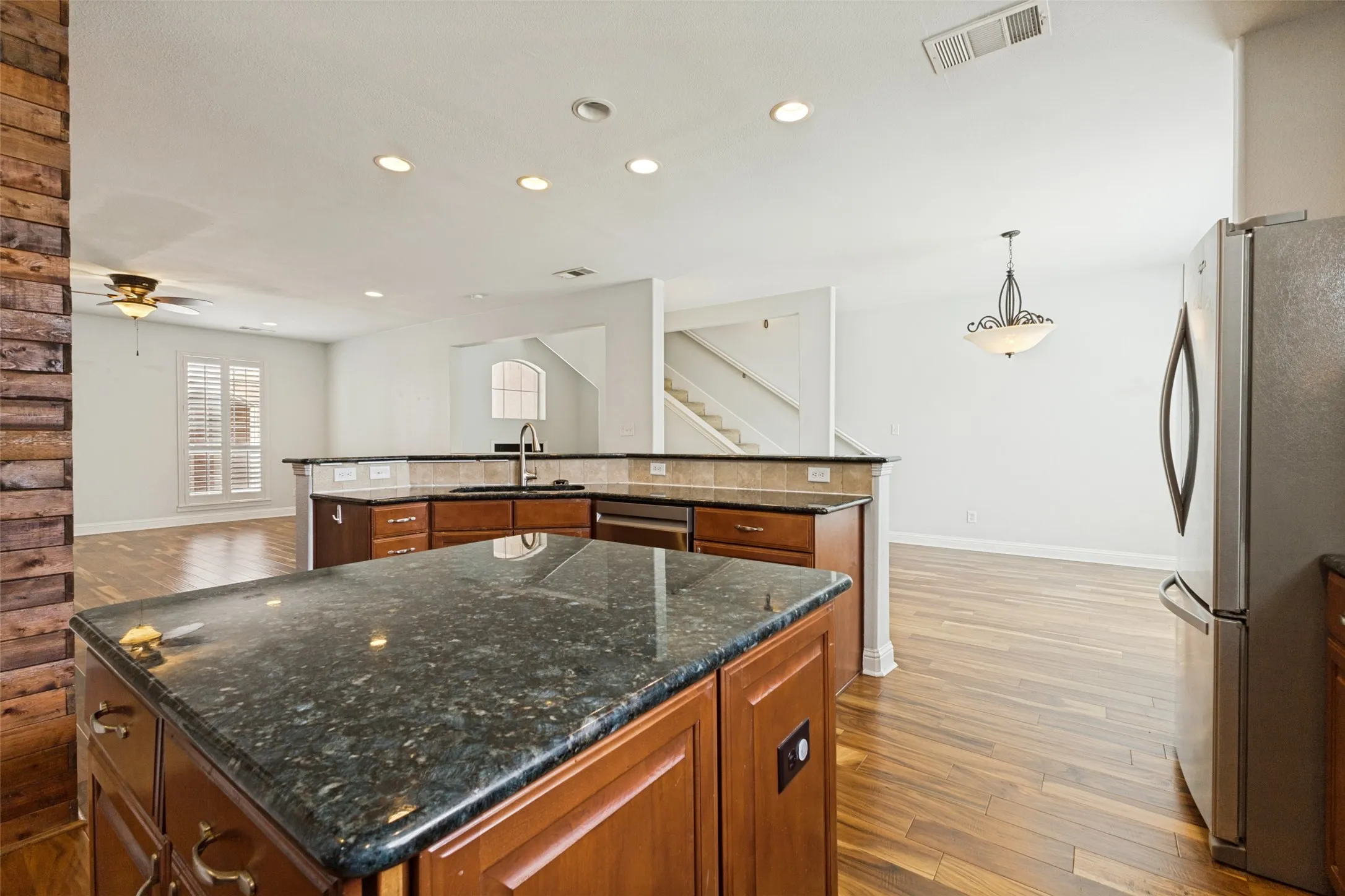 Townhouse For Rent in Dallas County , 4002 Brownstone Court, Dallas, Texas 75204, 3 Bedroom, 4 Bathroom, 2 Garage spaces, 2,413 Sqft, built in 2007, mls#21314697, Real Estate Agent in Dallas, Homes For Rent in Dallas county, Homes For Rent in Dallas, Realtor in Dallas Texas, Real Estate Brokerage Independent Realty Texas, Luminita Cordes Realtor