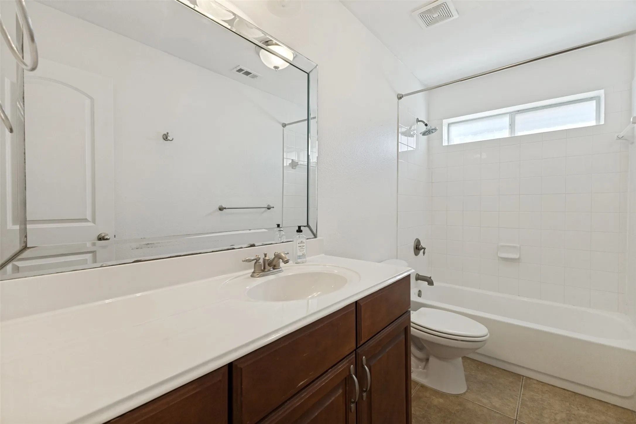 Townhouse For Rent in Dallas County , 4002 Brownstone Court, Dallas, Texas 75204, 3 Bedroom, 4 Bathroom, 2 Garage spaces, 2,413 Sqft, built in 2007, mls#21314697, Real Estate Agent in Dallas, Homes For Rent in Dallas county, Homes For Rent in Dallas, Realtor in Dallas Texas, Real Estate Brokerage Independent Realty Texas, Luminita Cordes Realtor