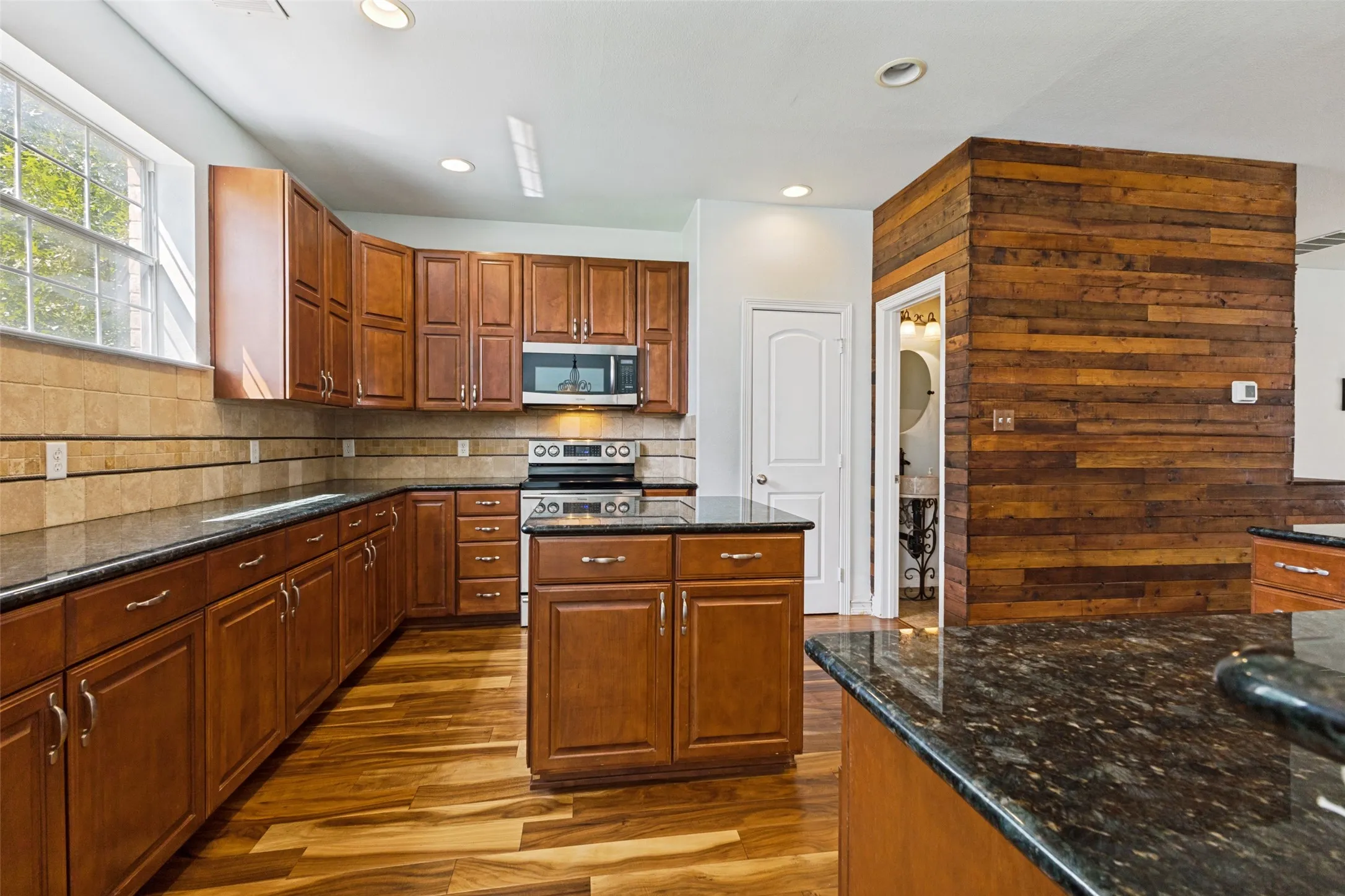 Townhouse For Rent in Dallas County , 4002 Brownstone Court, Dallas, Texas 75204, 3 Bedroom, 4 Bathroom, 2 Garage spaces, 2,413 Sqft, built in 2007, mls#21314697, Real Estate Agent in Dallas, Homes For Rent in Dallas county, Homes For Rent in Dallas, Realtor in Dallas Texas, Real Estate Brokerage Independent Realty Texas, Luminita Cordes Realtor