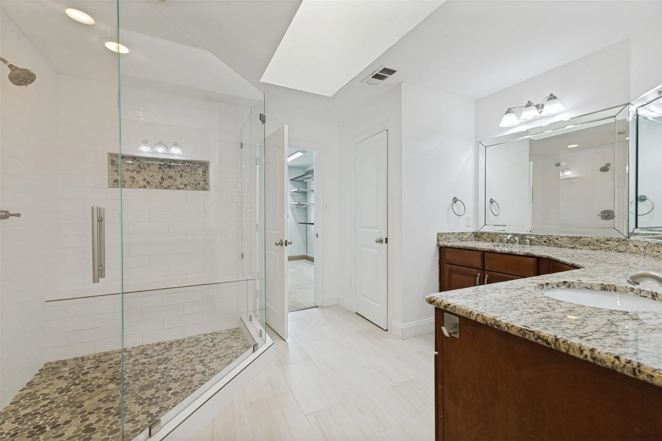 Townhouse For Rent in Dallas County , 4002 Brownstone Court, Dallas, Texas 75204, 3 Bedroom, 4 Bathroom, 2 Garage spaces, 2,413 Sqft, built in 2007, mls#21314697, Real Estate Agent in Dallas, Homes For Rent in Dallas county, Homes For Rent in Dallas, Realtor in Dallas Texas, Real Estate Brokerage Independent Realty Texas, Luminita Cordes Realtor