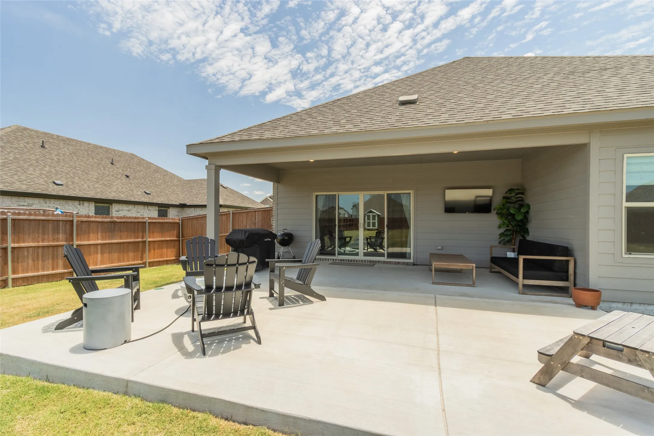 Single Family Residence For Sale in Tarrant County , 2120 Draco Drive, Haslet, Texas 76052, 4 Bedroom, 4 Bathroom, 2 Garage spaces, 3,052 Sqft, built in 2022, mls#21315790, Real Estate Agent in Haslet, Homes For Sale in Tarrant county, Homes For Sale in Haslet, Realtor in Haslet Texas, Real Estate Brokerage Independent Realty Texas, Luminita Cordes Realtor