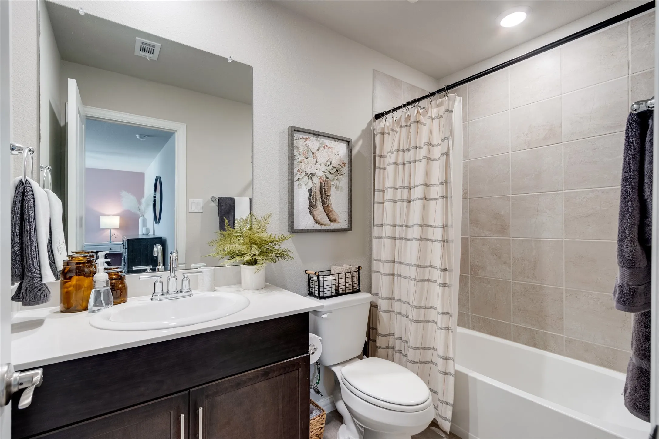 Single Family Residence For Sale in Tarrant County , 2120 Draco Drive, Haslet, Texas 76052, 4 Bedroom, 4 Bathroom, 2 Garage spaces, 3,052 Sqft, built in 2022, mls#21315790, Real Estate Agent in Haslet, Homes For Sale in Tarrant county, Homes For Sale in Haslet, Realtor in Haslet Texas, Real Estate Brokerage Independent Realty Texas, Luminita Cordes Realtor