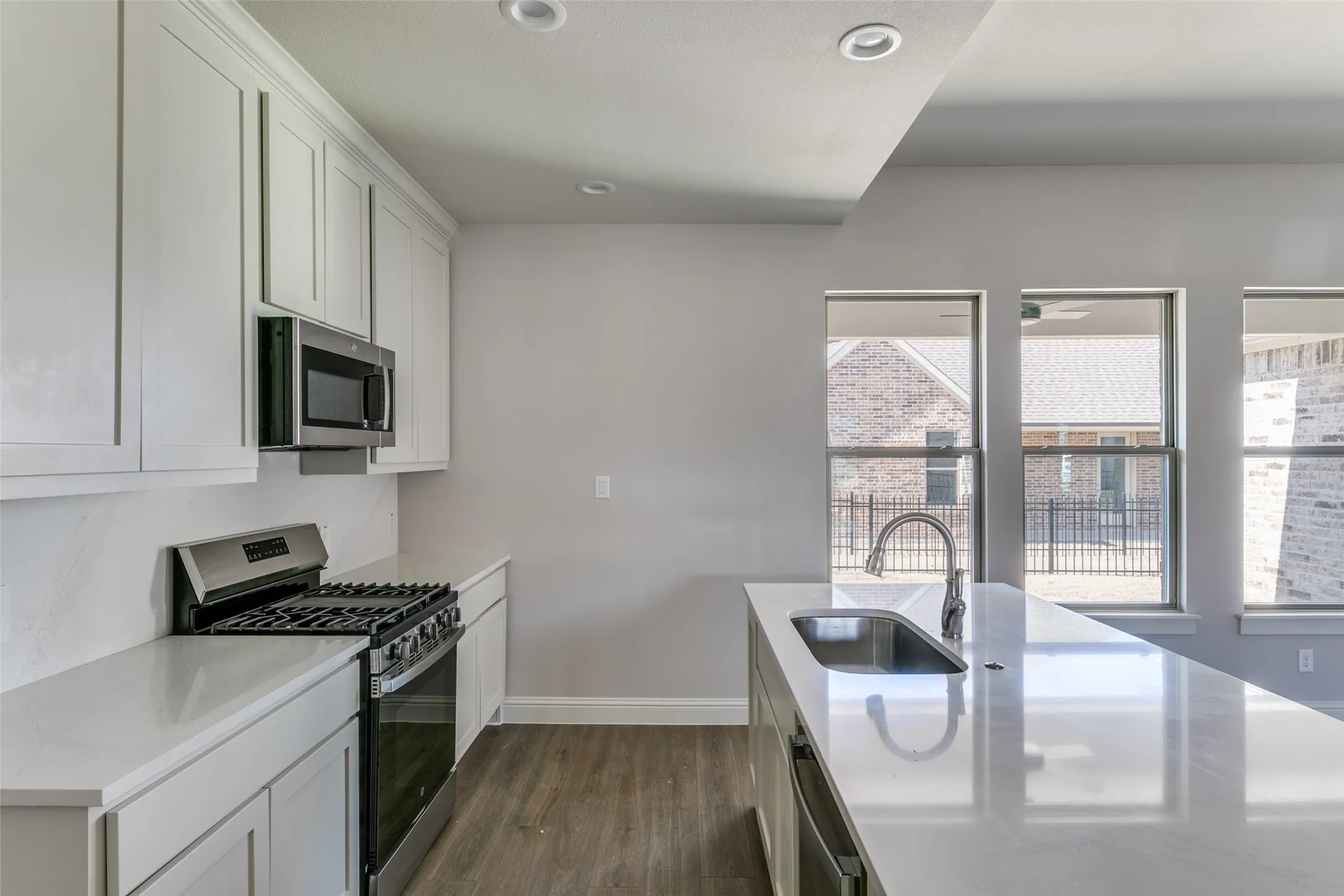 Single Family Residence For Sale in Rockwall County , 622 Community Lane, Rockwall, Texas 75087, 3 Bedroom, 3 Bathroom, 2 Garage spaces, 1,880 Sqft, built in 2024, mls#21314695, Real Estate Agent in Rockwall, Homes For Sale in Rockwall county, Homes For Sale in Rockwall, Realtor in Rockwall Texas, Real Estate Brokerage Independent Realty Texas, Luminita Cordes Realtor