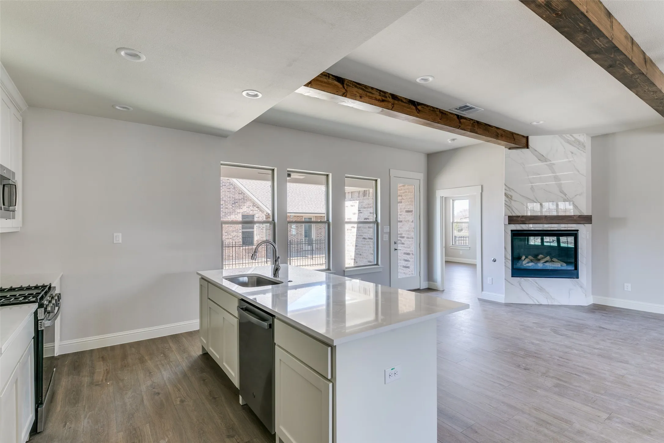 Single Family Residence For Sale in Rockwall County , 622 Community Lane, Rockwall, Texas 75087, 3 Bedroom, 3 Bathroom, 2 Garage spaces, 1,880 Sqft, built in 2024, mls#21314695, Real Estate Agent in Rockwall, Homes For Sale in Rockwall county, Homes For Sale in Rockwall, Realtor in Rockwall Texas, Real Estate Brokerage Independent Realty Texas, Luminita Cordes Realtor