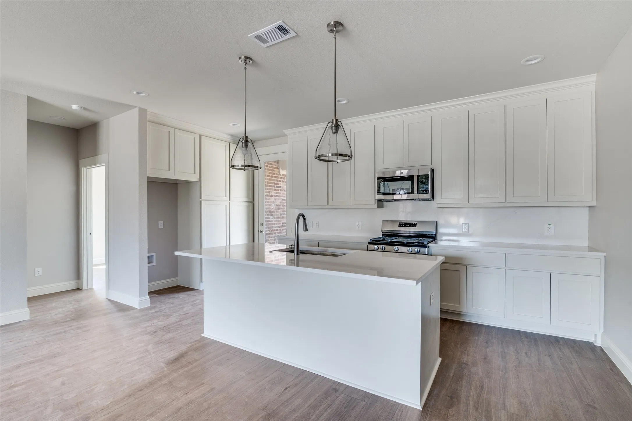 Single Family Residence For Sale in Rockwall County , 610 Jubilee Street, Rockwall, Texas 75087, 3 Bedroom, 3 Bathroom, 2 Garage spaces, 1,949 Sqft, built in 2024, mls#21314694, Real Estate Agent in Rockwall, Homes For Sale in Rockwall county, Homes For Sale in Rockwall, Realtor in Rockwall Texas, Real Estate Brokerage Independent Realty Texas, Luminita Cordes Realtor