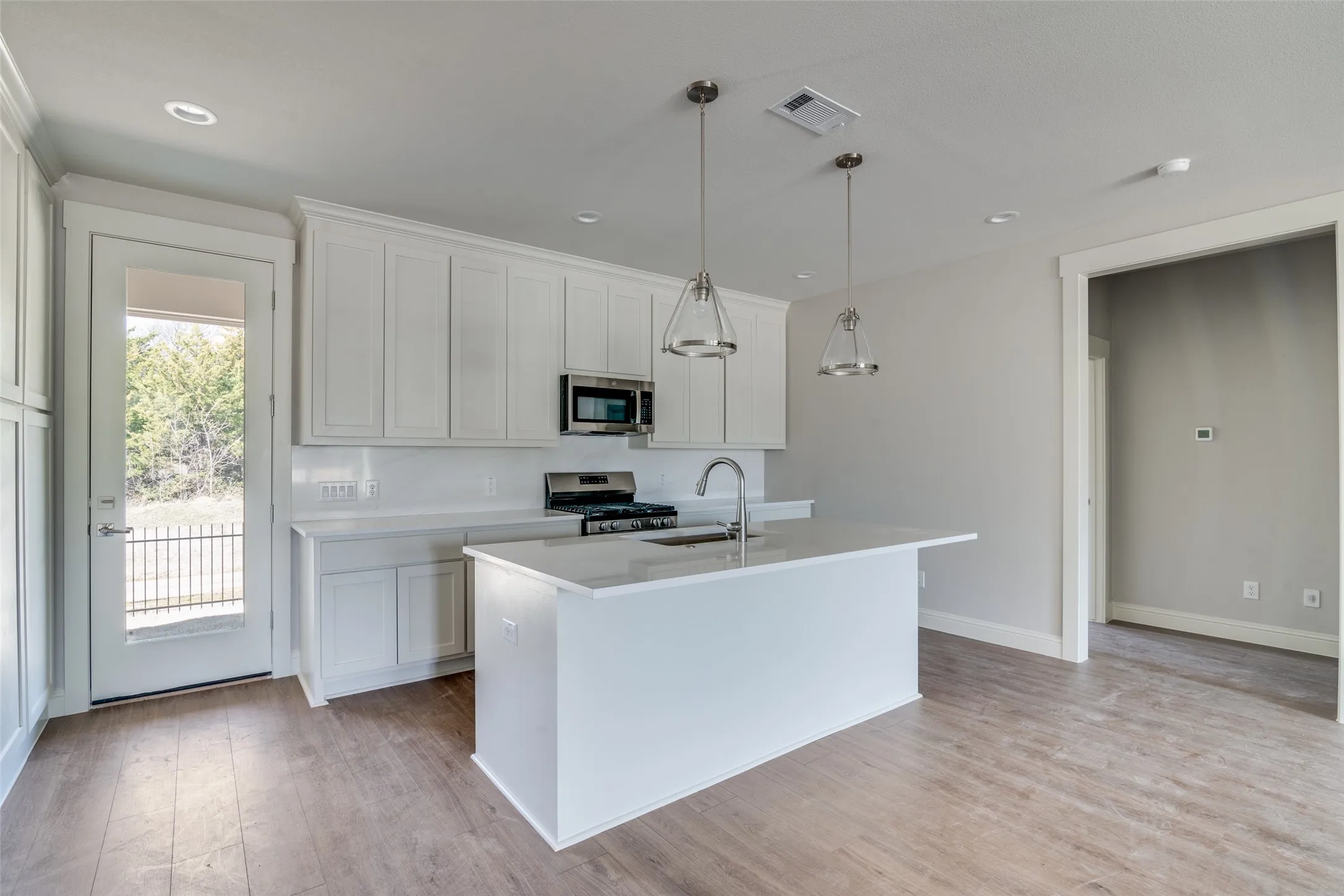 Single Family Residence For Sale in Rockwall County , 610 Jubilee Street, Rockwall, Texas 75087, 3 Bedroom, 3 Bathroom, 2 Garage spaces, 1,949 Sqft, built in 2024, mls#21314694, Real Estate Agent in Rockwall, Homes For Sale in Rockwall county, Homes For Sale in Rockwall, Realtor in Rockwall Texas, Real Estate Brokerage Independent Realty Texas, Luminita Cordes Realtor
