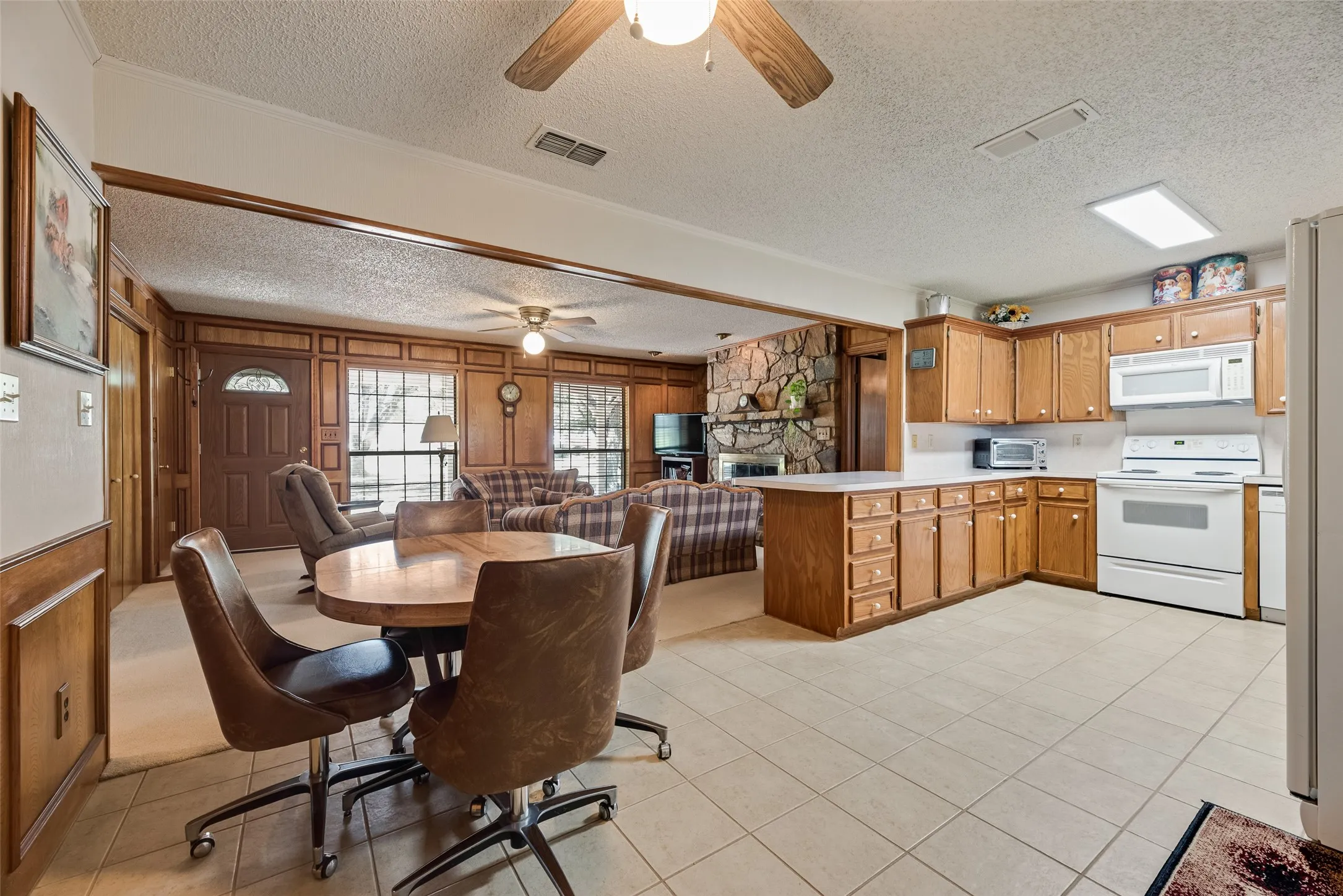 Single Family Residence For Sale in Kaufman County , 8991 County Road 156, Kaufman, Texas 75142, 3 Bedroom, 2 Bathroom, Garage spaces, 1,674 Sqft, built in 1989, mls#21320372, Real Estate Agent in Kaufman, Homes For Sale in Kaufman county, Homes For Sale in Kaufman, Realtor in Kaufman Texas, Real Estate Brokerage Independent Realty Texas, Luminita Cordes Realtor
