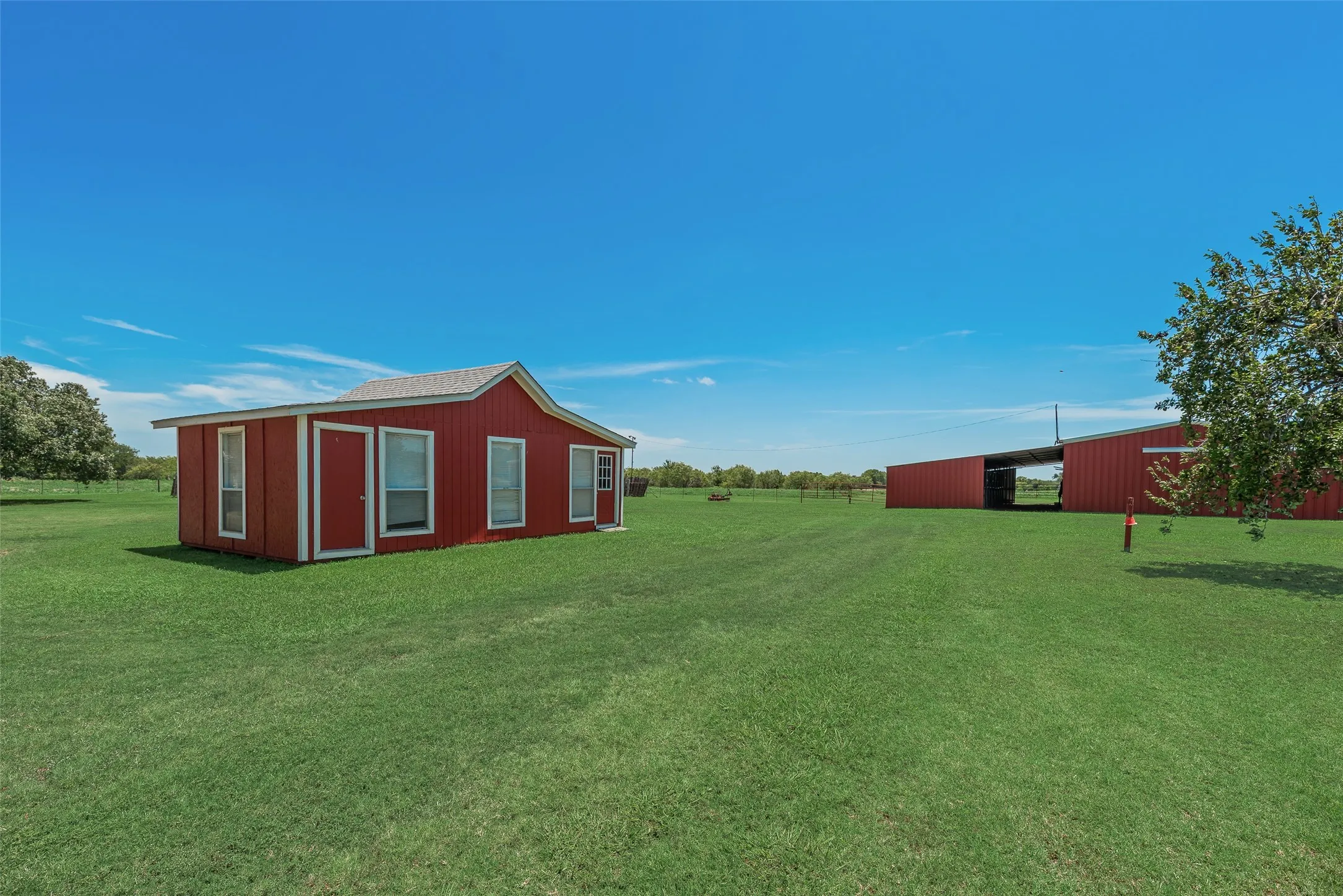 Single Family Residence For Sale in Kaufman County , 8991 County Road 156, Kaufman, Texas 75142, 3 Bedroom, 2 Bathroom, Garage spaces, 1,674 Sqft, built in 1989, mls#21320372, Real Estate Agent in Kaufman, Homes For Sale in Kaufman county, Homes For Sale in Kaufman, Realtor in Kaufman Texas, Real Estate Brokerage Independent Realty Texas, Luminita Cordes Realtor