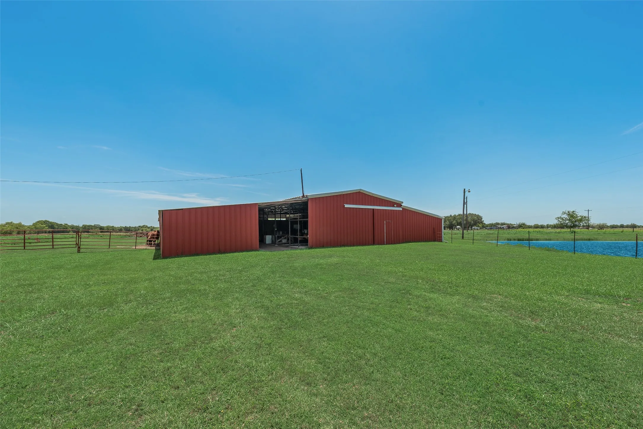 Single Family Residence For Sale in Kaufman County , 8991 County Road 156, Kaufman, Texas 75142, 3 Bedroom, 2 Bathroom, Garage spaces, 1,674 Sqft, built in 1989, mls#21320372, Real Estate Agent in Kaufman, Homes For Sale in Kaufman county, Homes For Sale in Kaufman, Realtor in Kaufman Texas, Real Estate Brokerage Independent Realty Texas, Luminita Cordes Realtor