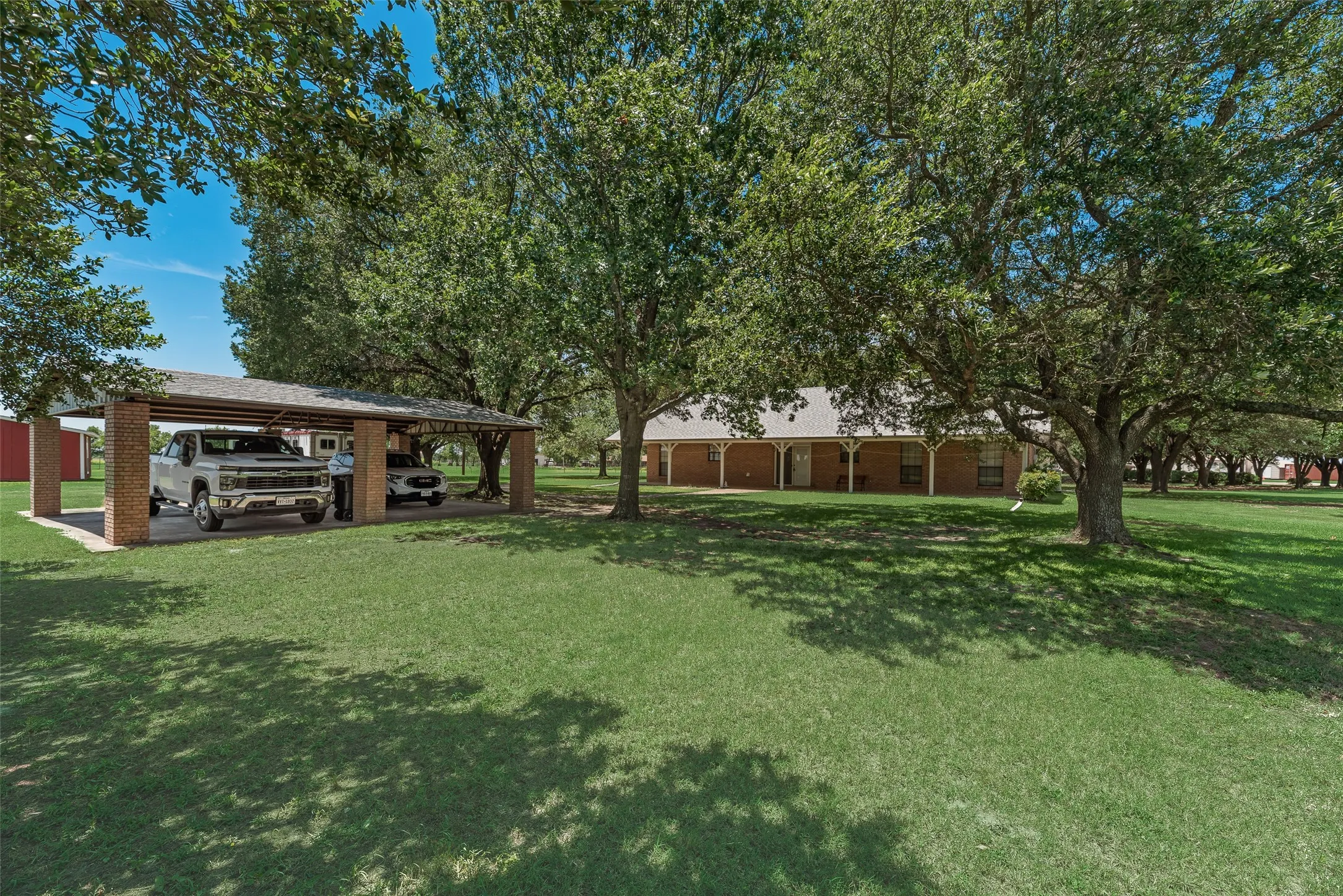 Single Family Residence For Sale in Kaufman County , 8991 County Road 156, Kaufman, Texas 75142, 3 Bedroom, 2 Bathroom, Garage spaces, 1,674 Sqft, built in 1989, mls#21320372, Real Estate Agent in Kaufman, Homes For Sale in Kaufman county, Homes For Sale in Kaufman, Realtor in Kaufman Texas, Real Estate Brokerage Independent Realty Texas, Luminita Cordes Realtor