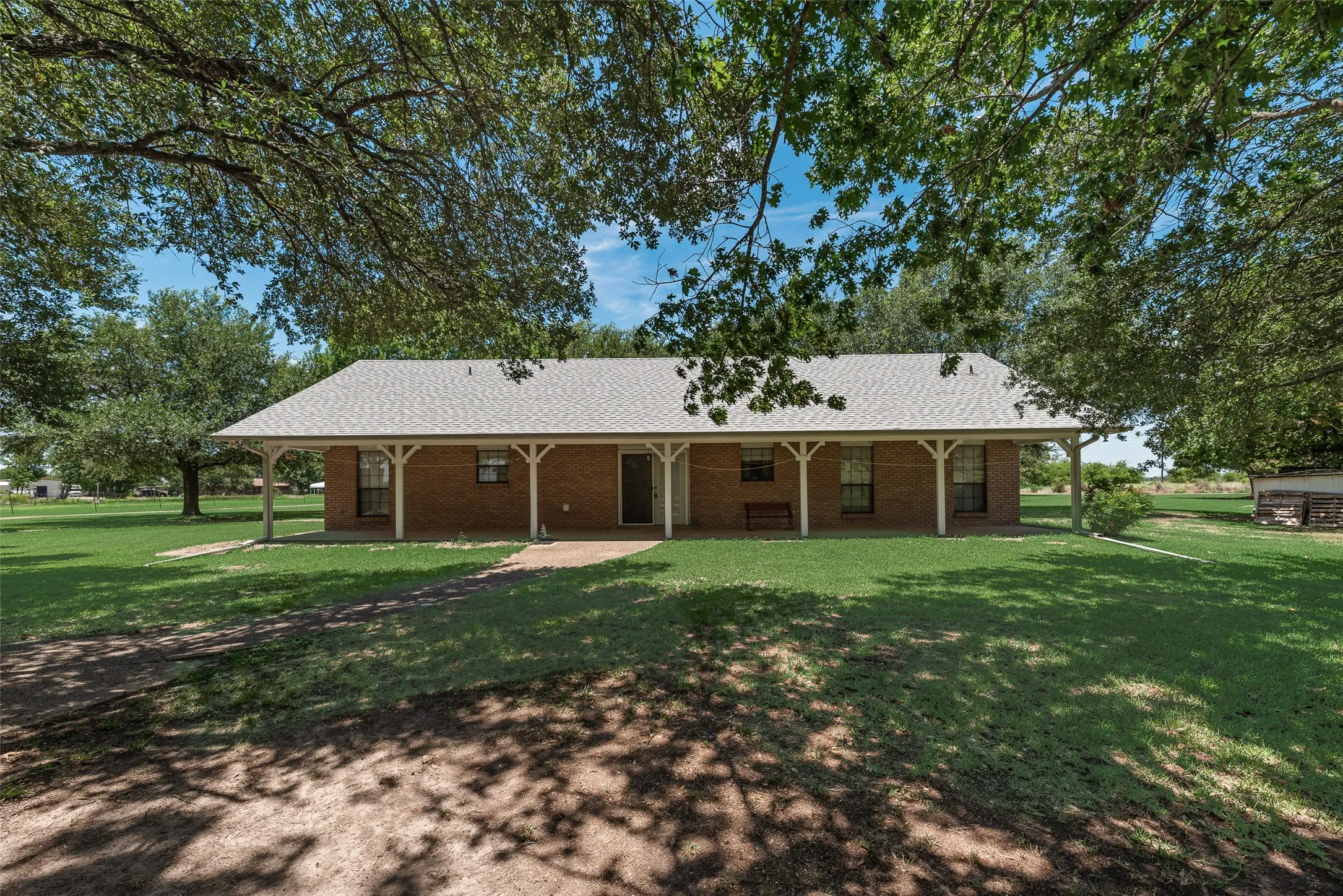 Single Family Residence For Sale in Kaufman County , 8991 County Road 156, Kaufman, Texas 75142, 3 Bedroom, 2 Bathroom, Garage spaces, 1,674 Sqft, built in 1989, mls#21320372, Real Estate Agent in Kaufman, Homes For Sale in Kaufman county, Homes For Sale in Kaufman, Realtor in Kaufman Texas, Real Estate Brokerage Independent Realty Texas, Luminita Cordes Realtor