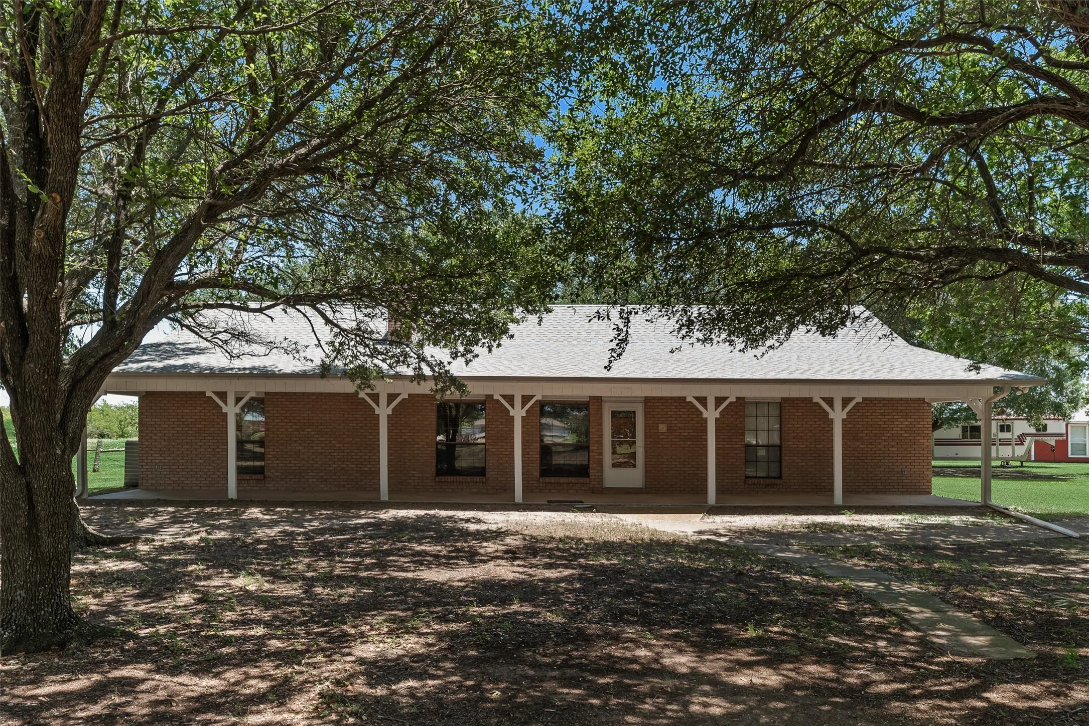 Single Family Residence For Sale in Kaufman County , 8991 County Road 156, Kaufman, Texas 75142, 3 Bedroom, 2 Bathroom, Garage spaces, 1,674 Sqft, built in 1989, mls#21320372, Real Estate Agent in Kaufman, Homes For Sale in Kaufman county, Homes For Sale in Kaufman, Realtor in Kaufman Texas, Real Estate Brokerage Independent Realty Texas, Luminita Cordes Realtor