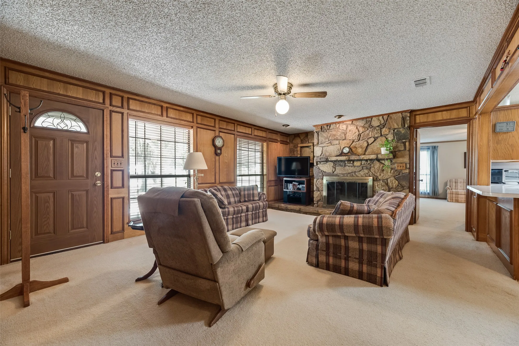 Single Family Residence For Sale in Kaufman County , 8991 County Road 156, Kaufman, Texas 75142, 3 Bedroom, 2 Bathroom, Garage spaces, 1,674 Sqft, built in 1989, mls#21320372, Real Estate Agent in Kaufman, Homes For Sale in Kaufman county, Homes For Sale in Kaufman, Realtor in Kaufman Texas, Real Estate Brokerage Independent Realty Texas, Luminita Cordes Realtor