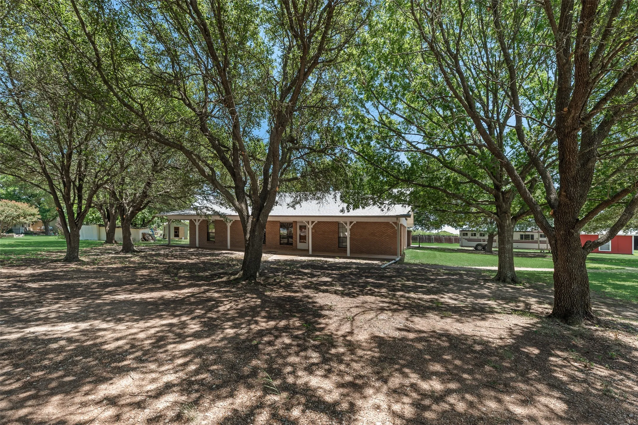 Single Family Residence For Sale in Kaufman County , 8991 County Road 156, Kaufman, Texas 75142, 3 Bedroom, 2 Bathroom, Garage spaces, 1,674 Sqft, built in 1989, mls#21320372, Real Estate Agent in Kaufman, Homes For Sale in Kaufman county, Homes For Sale in Kaufman, Realtor in Kaufman Texas, Real Estate Brokerage Independent Realty Texas, Luminita Cordes Realtor