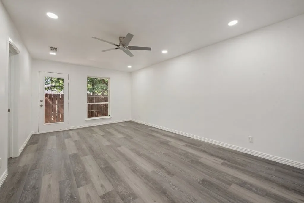Single Family Residence For Sale in Tarrant County , 6215 Post Oak Terrace, Fort Worth, Texas 76112, 4 Bedroom, 3 Bathroom, 2 Garage spaces, 2,172 Sqft, built in 1974, mls#21321511, Real Estate Agent in Fort Worth, Homes For Sale in Tarrant county, Homes For Sale in Fort Worth, Realtor in Fort Worth Texas, Real Estate Brokerage Independent Realty Texas, Luminita Cordes Realtor