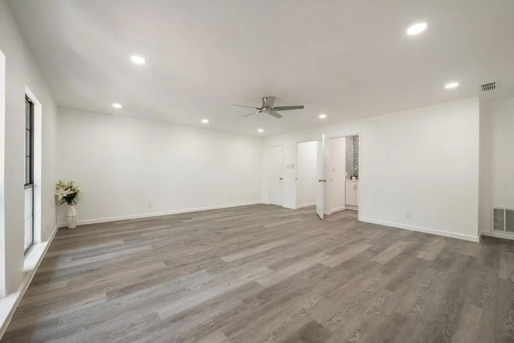 Single Family Residence For Sale in Tarrant County , 6215 Post Oak Terrace, Fort Worth, Texas 76112, 4 Bedroom, 3 Bathroom, 2 Garage spaces, 2,172 Sqft, built in 1974, mls#21321511, Real Estate Agent in Fort Worth, Homes For Sale in Tarrant county, Homes For Sale in Fort Worth, Realtor in Fort Worth Texas, Real Estate Brokerage Independent Realty Texas, Luminita Cordes Realtor