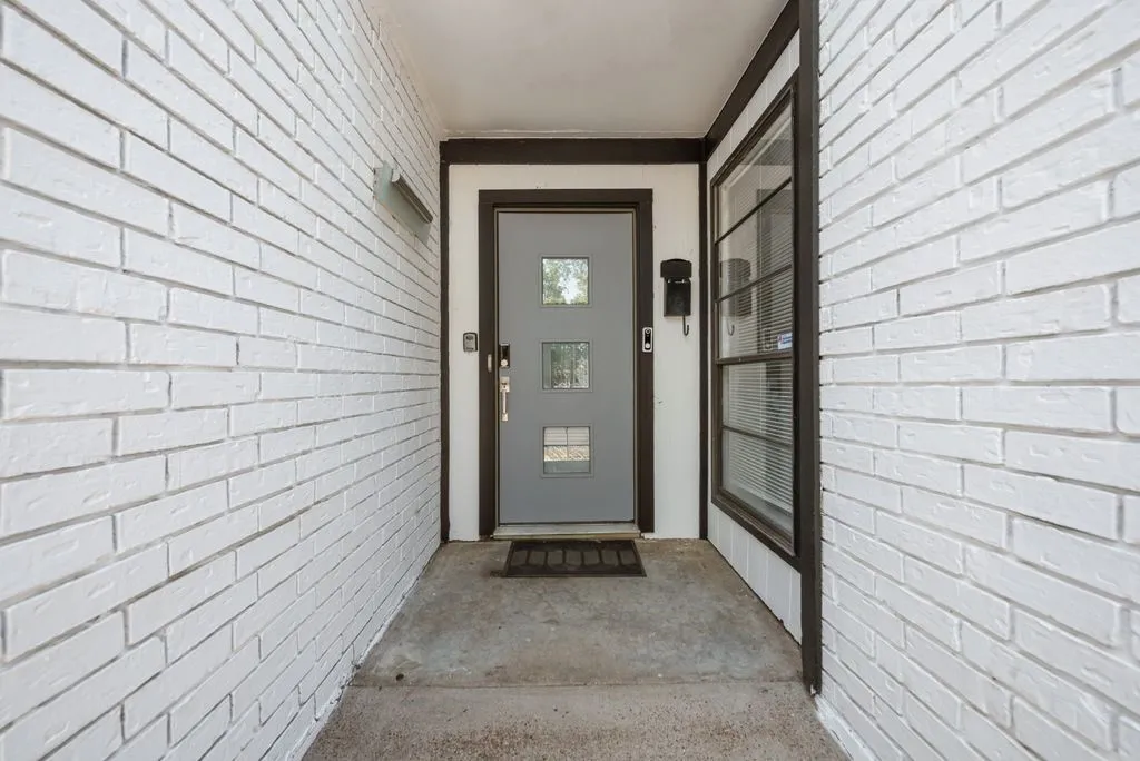 Single Family Residence For Sale in Tarrant County , 6215 Post Oak Terrace, Fort Worth, Texas 76112, 4 Bedroom, 3 Bathroom, 2 Garage spaces, 2,172 Sqft, built in 1974, mls#21321511, Real Estate Agent in Fort Worth, Homes For Sale in Tarrant county, Homes For Sale in Fort Worth, Realtor in Fort Worth Texas, Real Estate Brokerage Independent Realty Texas, Luminita Cordes Realtor