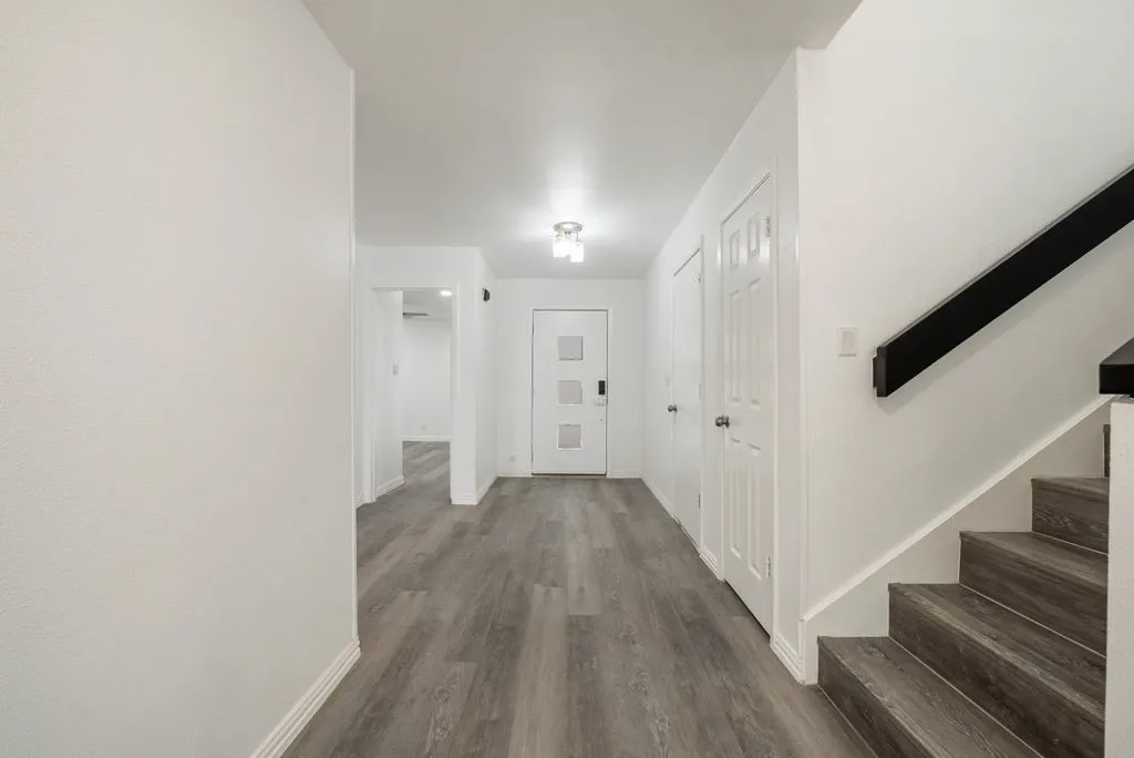 Single Family Residence For Sale in Tarrant County , 6215 Post Oak Terrace, Fort Worth, Texas 76112, 4 Bedroom, 3 Bathroom, 2 Garage spaces, 2,172 Sqft, built in 1974, mls#21321511, Real Estate Agent in Fort Worth, Homes For Sale in Tarrant county, Homes For Sale in Fort Worth, Realtor in Fort Worth Texas, Real Estate Brokerage Independent Realty Texas, Luminita Cordes Realtor