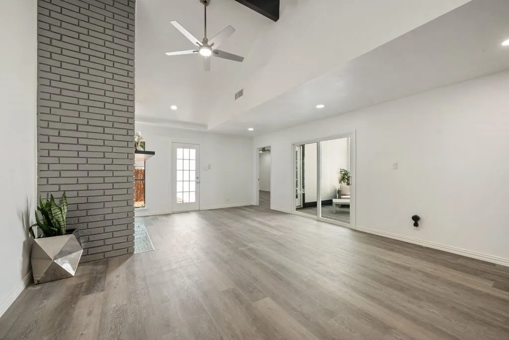 Single Family Residence For Sale in Tarrant County , 6215 Post Oak Terrace, Fort Worth, Texas 76112, 4 Bedroom, 3 Bathroom, 2 Garage spaces, 2,172 Sqft, built in 1974, mls#21321511, Real Estate Agent in Fort Worth, Homes For Sale in Tarrant county, Homes For Sale in Fort Worth, Realtor in Fort Worth Texas, Real Estate Brokerage Independent Realty Texas, Luminita Cordes Realtor