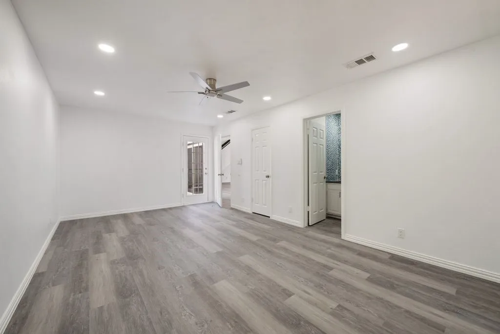 Single Family Residence For Sale in Tarrant County , 6215 Post Oak Terrace, Fort Worth, Texas 76112, 4 Bedroom, 3 Bathroom, 2 Garage spaces, 2,172 Sqft, built in 1974, mls#21321511, Real Estate Agent in Fort Worth, Homes For Sale in Tarrant county, Homes For Sale in Fort Worth, Realtor in Fort Worth Texas, Real Estate Brokerage Independent Realty Texas, Luminita Cordes Realtor