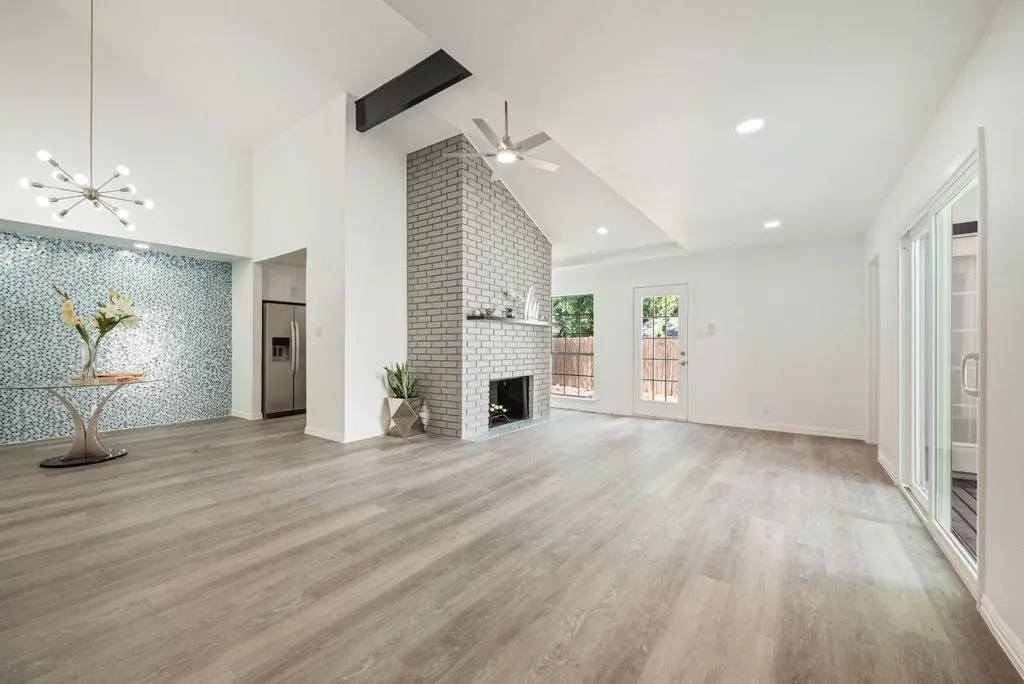Single Family Residence For Sale in Tarrant County , 6215 Post Oak Terrace, Fort Worth, Texas 76112, 4 Bedroom, 3 Bathroom, 2 Garage spaces, 2,172 Sqft, built in 1974, mls#21321511, Real Estate Agent in Fort Worth, Homes For Sale in Tarrant county, Homes For Sale in Fort Worth, Realtor in Fort Worth Texas, Real Estate Brokerage Independent Realty Texas, Luminita Cordes Realtor