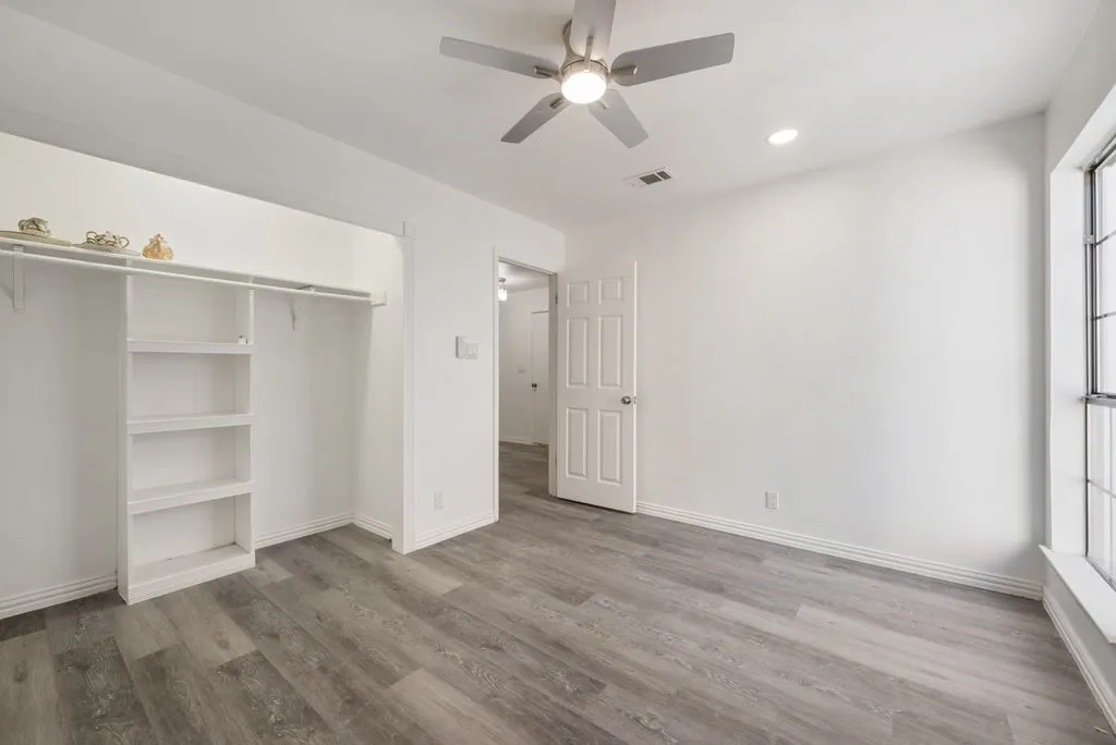 Single Family Residence For Sale in Tarrant County , 6215 Post Oak Terrace, Fort Worth, Texas 76112, 4 Bedroom, 3 Bathroom, 2 Garage spaces, 2,172 Sqft, built in 1974, mls#21321511, Real Estate Agent in Fort Worth, Homes For Sale in Tarrant county, Homes For Sale in Fort Worth, Realtor in Fort Worth Texas, Real Estate Brokerage Independent Realty Texas, Luminita Cordes Realtor