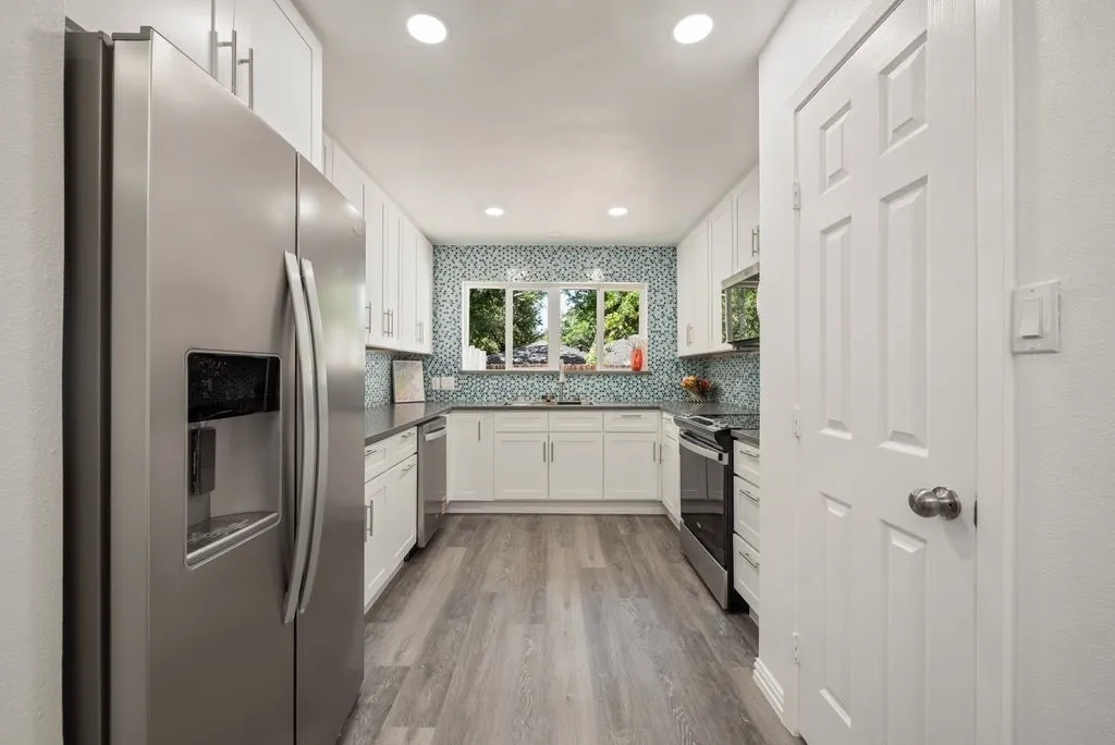 Single Family Residence For Sale in Tarrant County , 6215 Post Oak Terrace, Fort Worth, Texas 76112, 4 Bedroom, 3 Bathroom, 2 Garage spaces, 2,172 Sqft, built in 1974, mls#21321511, Real Estate Agent in Fort Worth, Homes For Sale in Tarrant county, Homes For Sale in Fort Worth, Realtor in Fort Worth Texas, Real Estate Brokerage Independent Realty Texas, Luminita Cordes Realtor