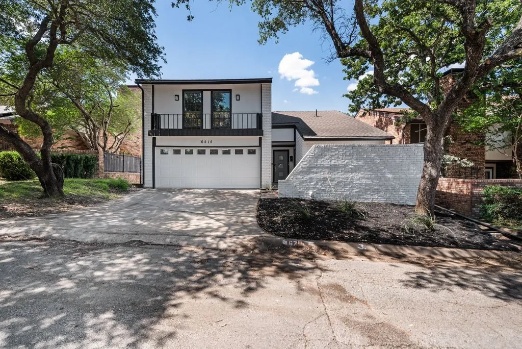 Single Family Residence For Sale in Tarrant County , 6215 Post Oak Terrace, Fort Worth, Texas 76112, 4 Bedroom, 3 Bathroom, 2 Garage spaces, 2,172 Sqft, built in 1974, mls#21321511, Real Estate Agent in Fort Worth, Homes For Sale in Tarrant county, Homes For Sale in Fort Worth, Realtor in Fort Worth Texas, Real Estate Brokerage Independent Realty Texas, Luminita Cordes Realtor