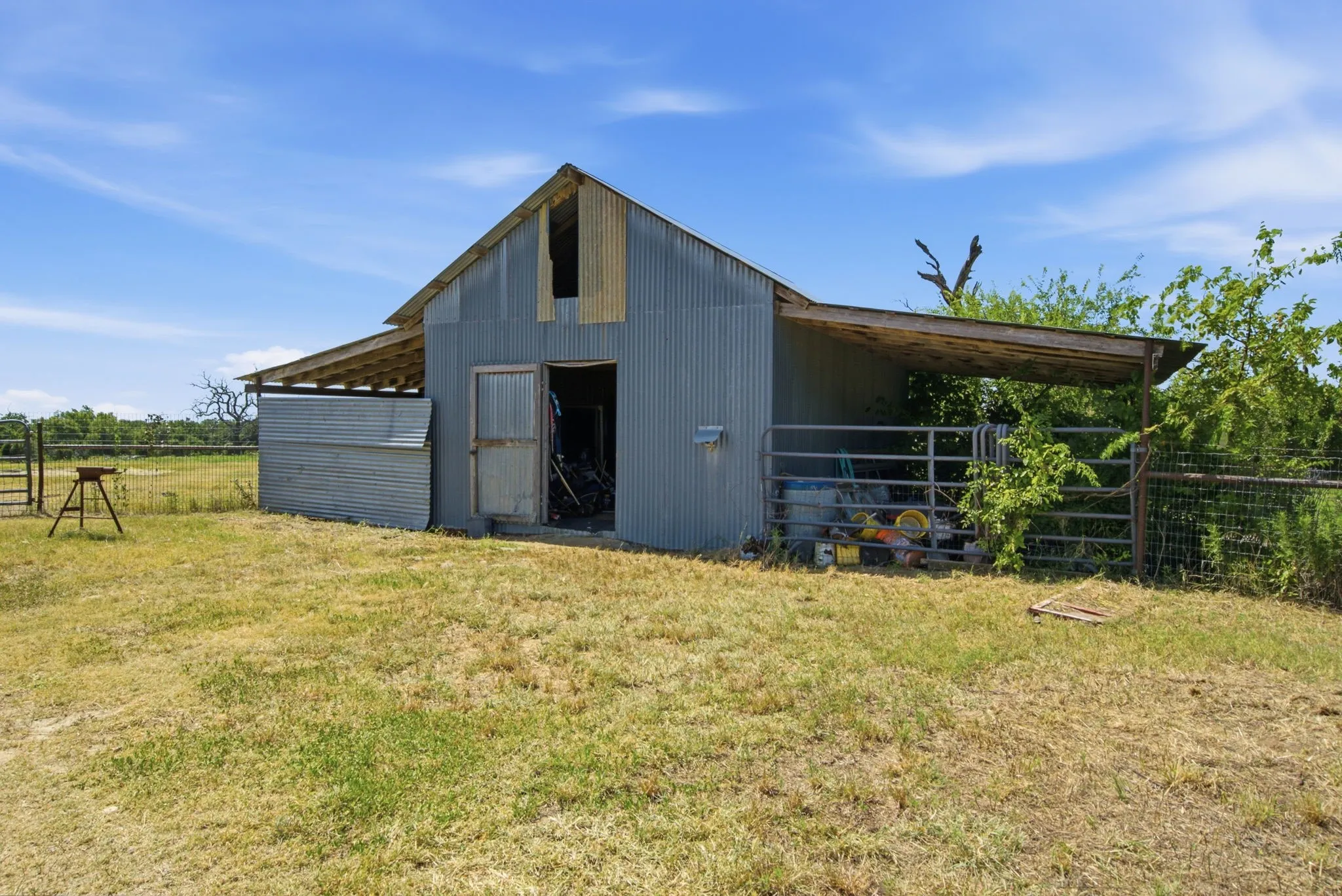 Farm For Sale in Erath County , 3624 County Road 398, Stephenville, Texas 76401, 4 Bedroom, 2 Bathroom, 2 Garage spaces, 2,040 Sqft, built in 1999, mls#21321095, Real Estate Agent in Stephenville, Homes For Sale in Erath county, Homes For Sale in Stephenville, Realtor in Stephenville Texas, Real Estate Brokerage Independent Realty Texas, Luminita Cordes Realtor