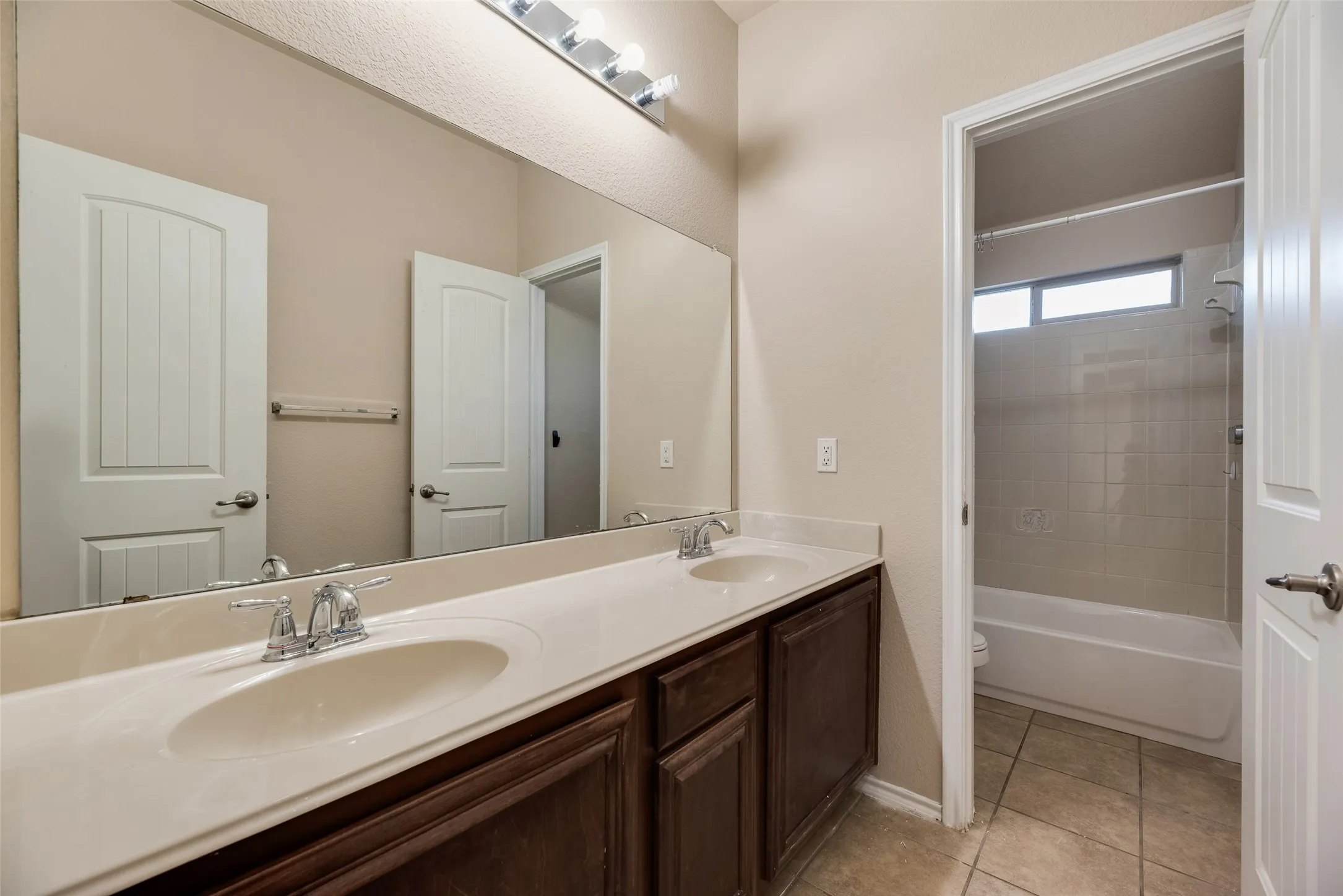 Single Family Residence For Rent in Collin County , 9600 Mystic Dune Drive, Mc Kinney, Texas 75070, 5 Bedrooms, 4 Bathrooms, 2 Garage spaces, 3,081 Sqft, built in 2009, Price $3,495, mls#21321514, Real Estate Agent in Mc Kinney, Homes For Rent in Collin county, Homes For Rent in Mc Kinney, Realtor in Mc Kinney Texas, Real Estate Brokerage Independent Realty Texas, Luminita Cordes Realtor