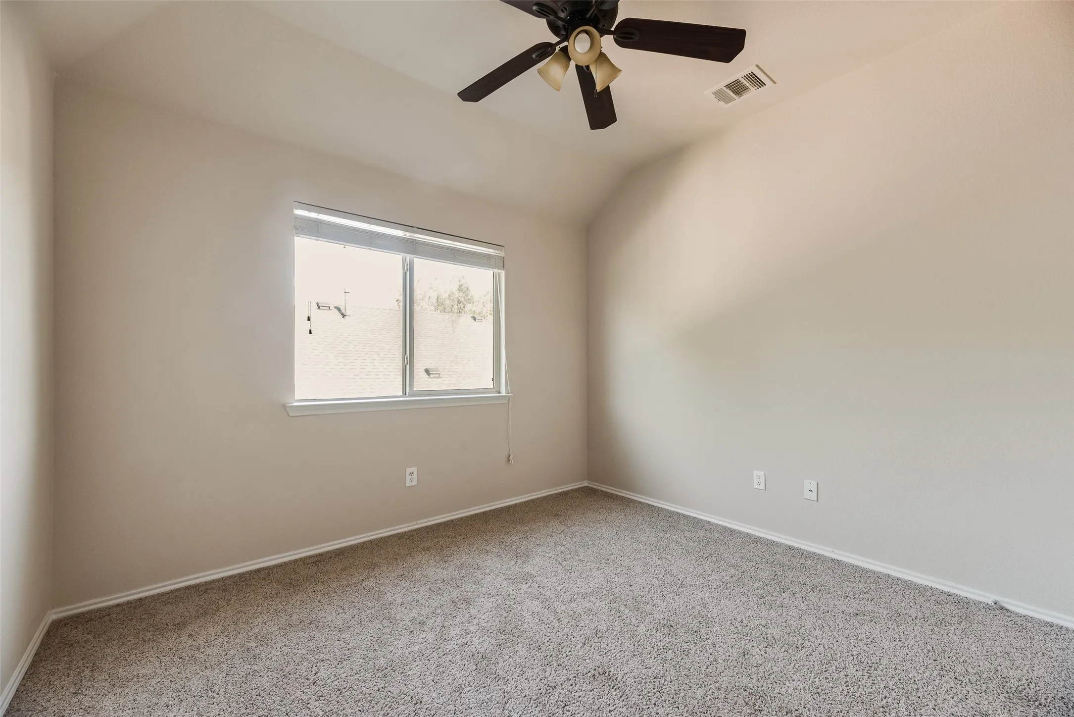 Single Family Residence For Rent in Collin County , 9600 Mystic Dune Drive, Mc Kinney, Texas 75070, 5 Bedrooms, 4 Bathrooms, 2 Garage spaces, 3,081 Sqft, built in 2009, Price $3,495, mls#21321514, Real Estate Agent in Mc Kinney, Homes For Rent in Collin county, Homes For Rent in Mc Kinney, Realtor in Mc Kinney Texas, Real Estate Brokerage Independent Realty Texas, Luminita Cordes Realtor