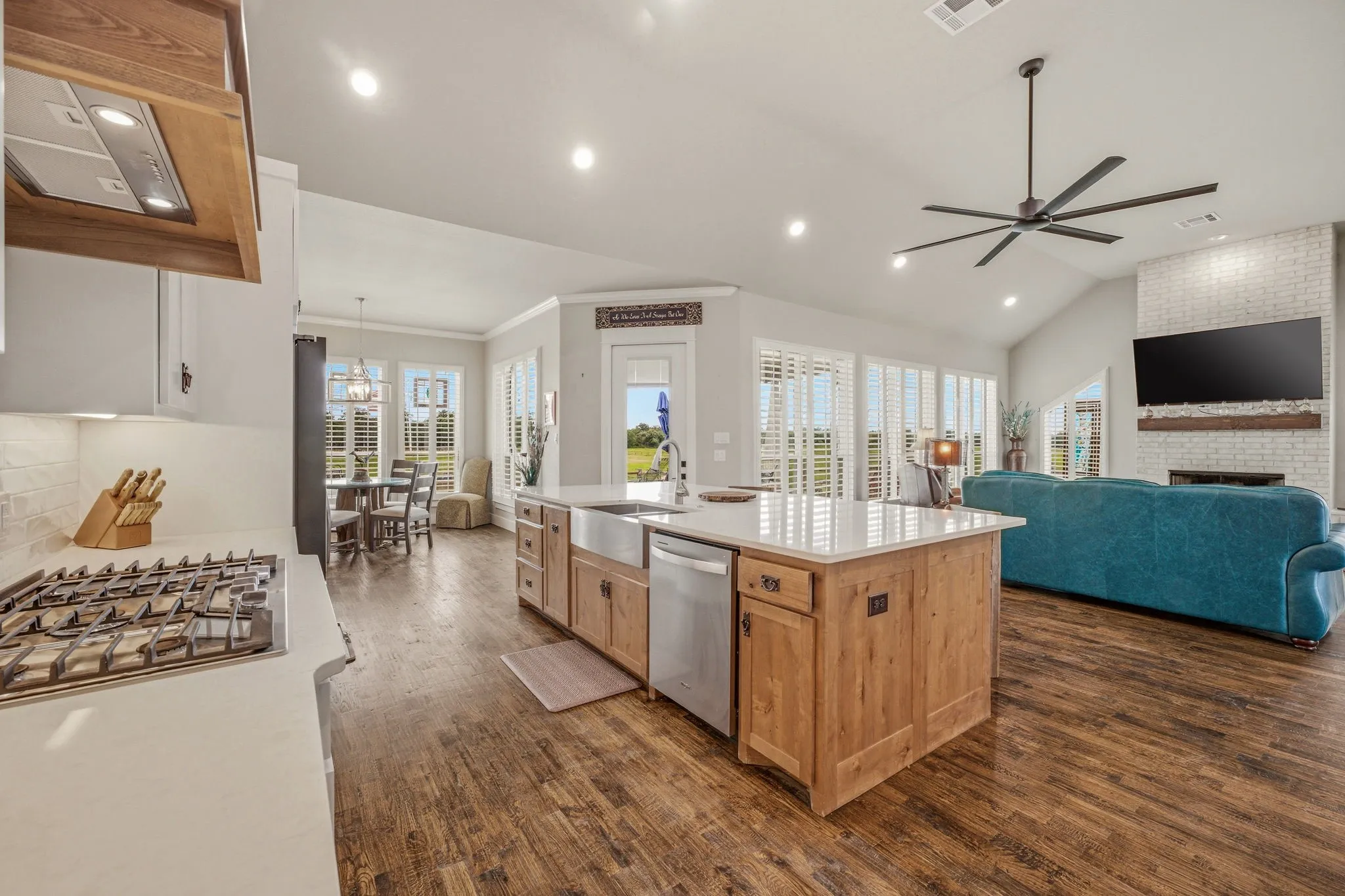 Farm For Sale in Parker County , 5255 Dennis Road Road, Weatherford, Texas 76087, 3 Bedroom, 3 Bathroom, 2 Garage spaces, 2,561 Sqft, built in 2021, Price $1,499,999, mls#21321499, Real Estate Agent in Weatherford, Homes For Sale in Parker county, Homes For Sale in Weatherford, Realtor in Weatherford Texas, Real Estate Brokerage Independent Realty Texas, Luminita Cordes Realtor
