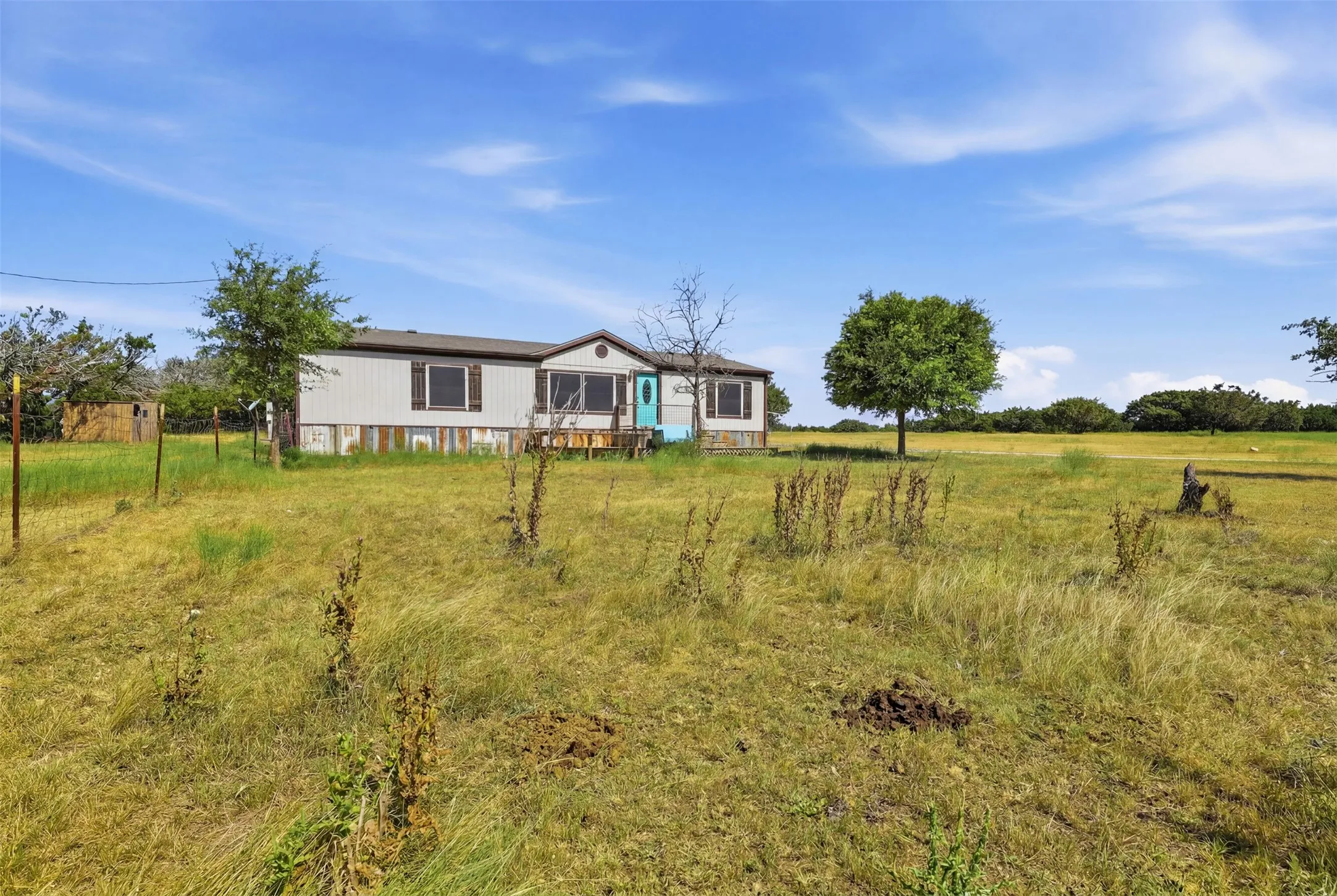 Mobile Home For Sale in Johnson County , 9132 Windmill Court W, Cleburne, Texas 76033, 4 Bedroom, 2 Bathroom, Garage spaces, 1,568 Sqft, built in 2002, mls#21321521, Real Estate Agent in Cleburne, Homes For Sale in Johnson county, Homes For Sale in Cleburne, Realtor in Cleburne Texas, Real Estate Brokerage Independent Realty Texas, Luminita Cordes Realtor