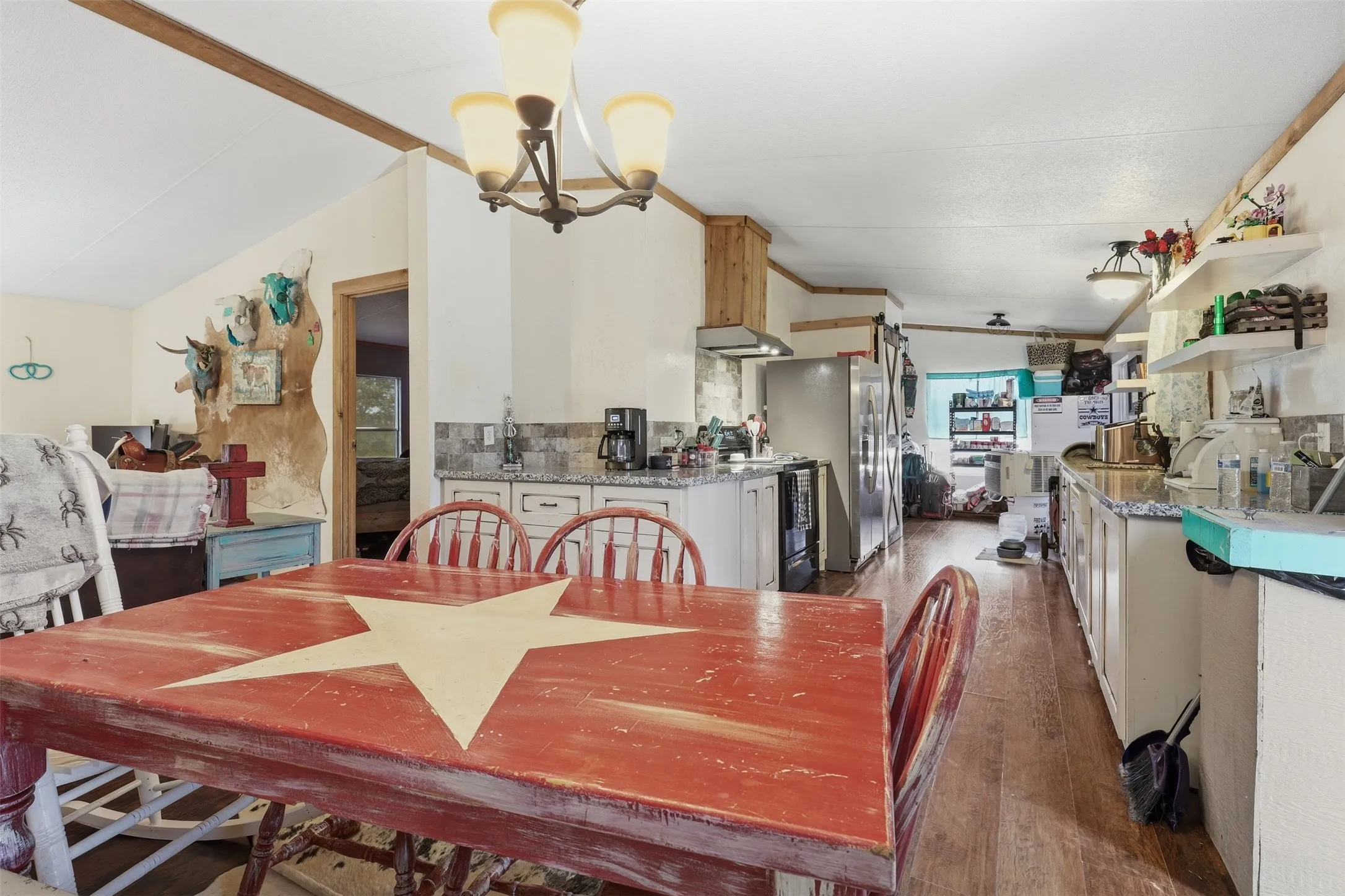 Mobile Home For Sale in Johnson County , 9132 Windmill Court W, Cleburne, Texas 76033, 4 Bedroom, 2 Bathroom, Garage spaces, 1,568 Sqft, built in 2002, mls#21321521, Real Estate Agent in Cleburne, Homes For Sale in Johnson county, Homes For Sale in Cleburne, Realtor in Cleburne Texas, Real Estate Brokerage Independent Realty Texas, Luminita Cordes Realtor