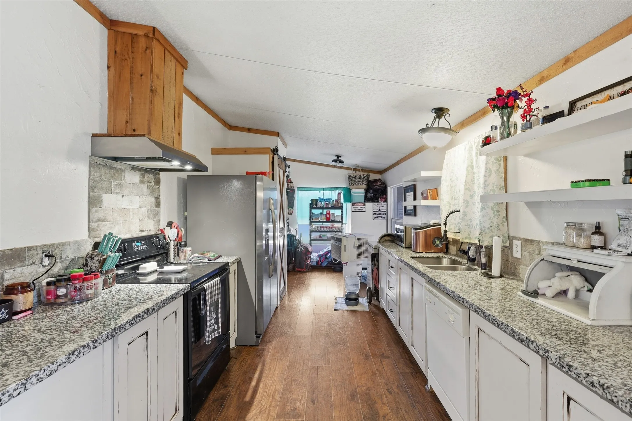 Mobile Home For Sale in Johnson County , 9132 Windmill Court W, Cleburne, Texas 76033, 4 Bedroom, 2 Bathroom, Garage spaces, 1,568 Sqft, built in 2002, mls#21321521, Real Estate Agent in Cleburne, Homes For Sale in Johnson county, Homes For Sale in Cleburne, Realtor in Cleburne Texas, Real Estate Brokerage Independent Realty Texas, Luminita Cordes Realtor