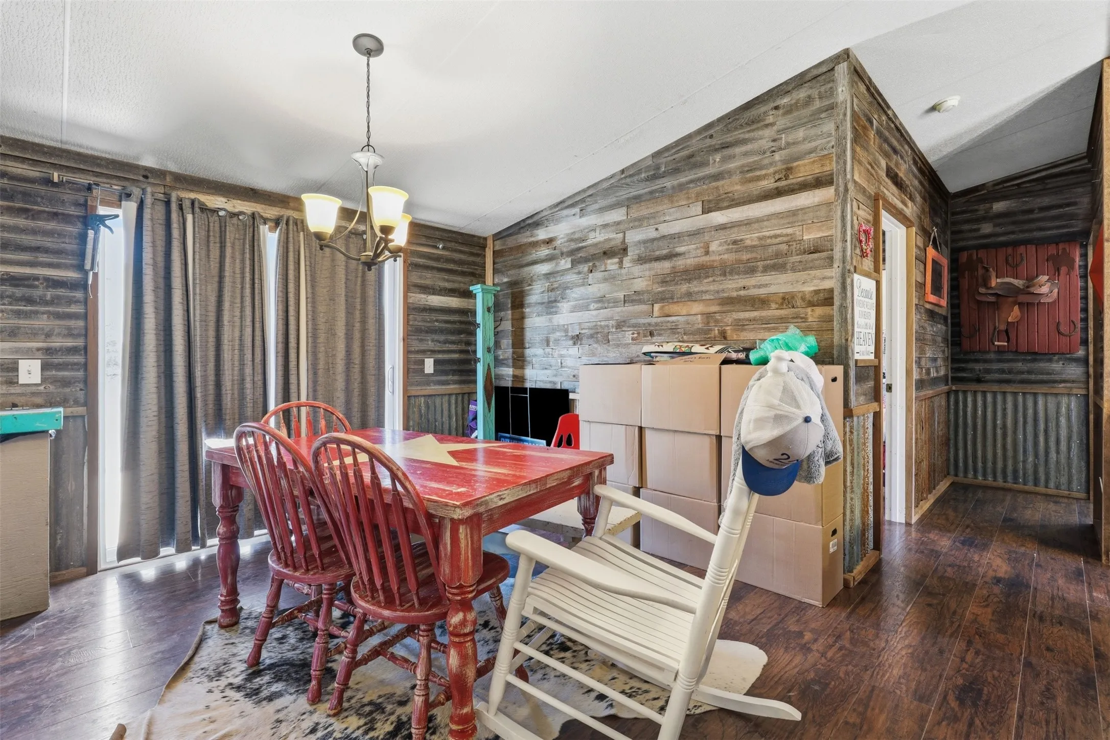 Mobile Home For Sale in Johnson County , 9132 Windmill Court W, Cleburne, Texas 76033, 4 Bedroom, 2 Bathroom, Garage spaces, 1,568 Sqft, built in 2002, mls#21321521, Real Estate Agent in Cleburne, Homes For Sale in Johnson county, Homes For Sale in Cleburne, Realtor in Cleburne Texas, Real Estate Brokerage Independent Realty Texas, Luminita Cordes Realtor