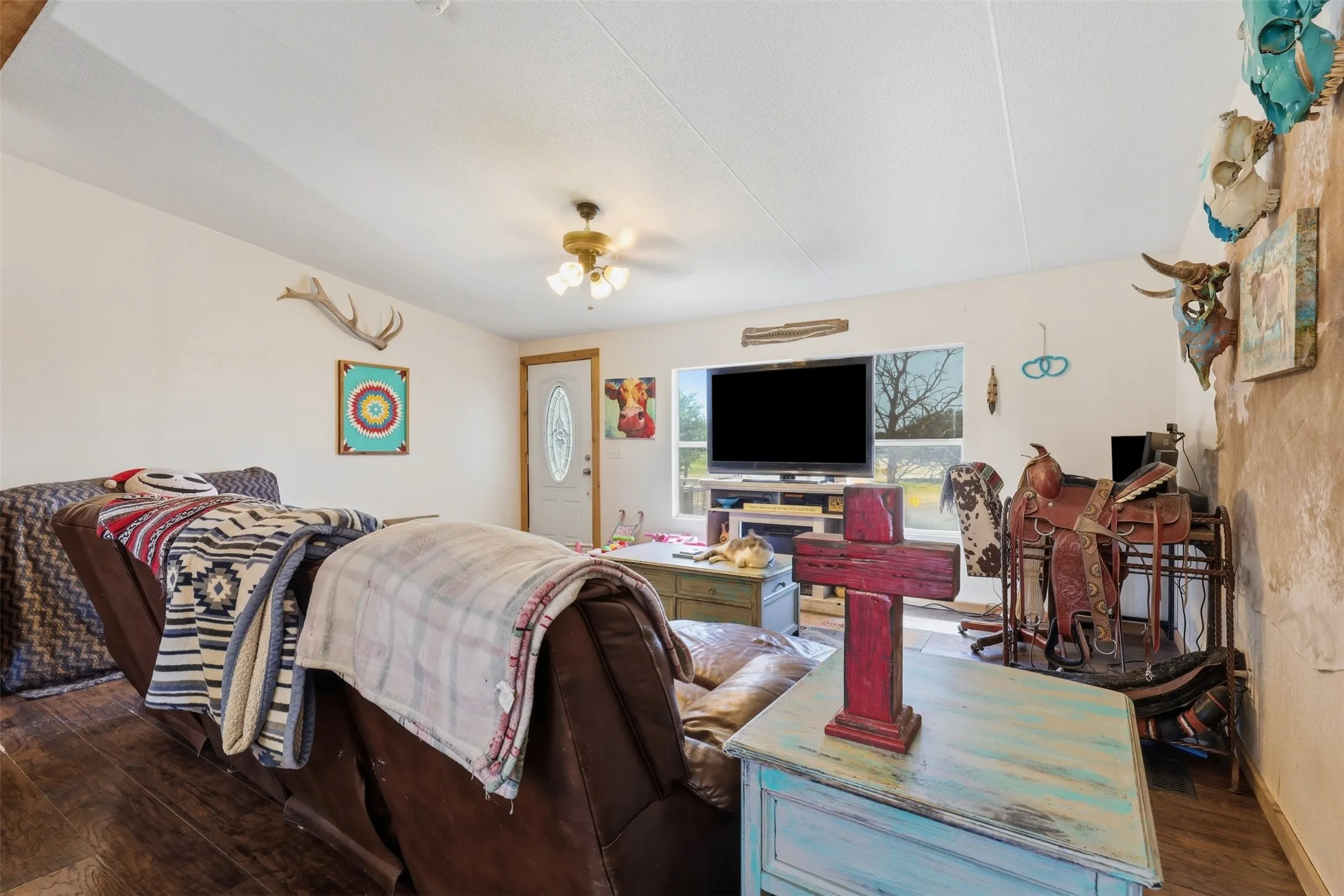 Mobile Home For Sale in Johnson County , 9132 Windmill Court W, Cleburne, Texas 76033, 4 Bedroom, 2 Bathroom, Garage spaces, 1,568 Sqft, built in 2002, mls#21321521, Real Estate Agent in Cleburne, Homes For Sale in Johnson county, Homes For Sale in Cleburne, Realtor in Cleburne Texas, Real Estate Brokerage Independent Realty Texas, Luminita Cordes Realtor