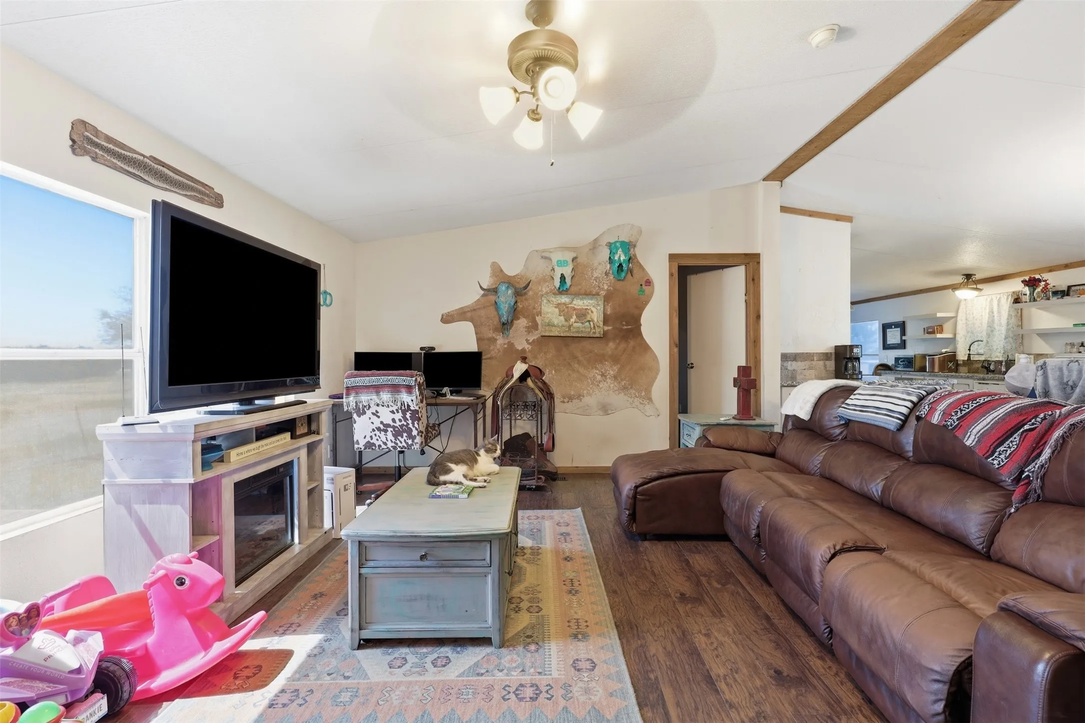 Mobile Home For Sale in Johnson County , 9132 Windmill Court W, Cleburne, Texas 76033, 4 Bedroom, 2 Bathroom, Garage spaces, 1,568 Sqft, built in 2002, mls#21321521, Real Estate Agent in Cleburne, Homes For Sale in Johnson county, Homes For Sale in Cleburne, Realtor in Cleburne Texas, Real Estate Brokerage Independent Realty Texas, Luminita Cordes Realtor