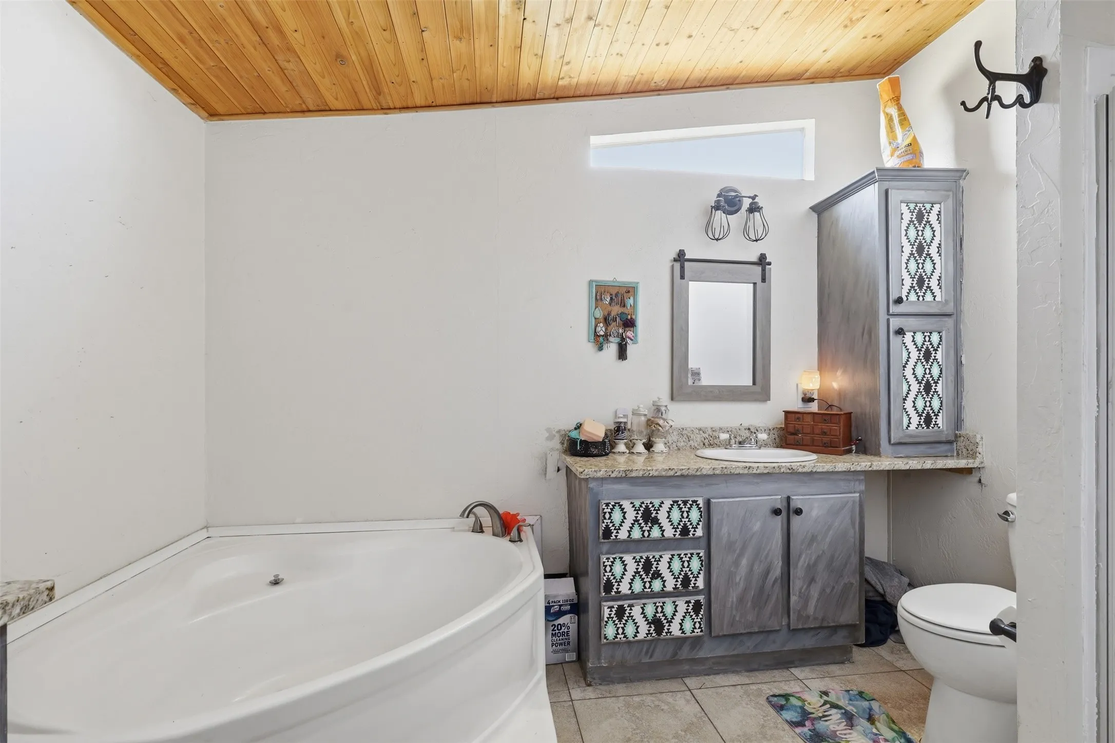 Mobile Home For Sale in Johnson County , 9132 Windmill Court W, Cleburne, Texas 76033, 4 Bedroom, 2 Bathroom, Garage spaces, 1,568 Sqft, built in 2002, mls#21321521, Real Estate Agent in Cleburne, Homes For Sale in Johnson county, Homes For Sale in Cleburne, Realtor in Cleburne Texas, Real Estate Brokerage Independent Realty Texas, Luminita Cordes Realtor