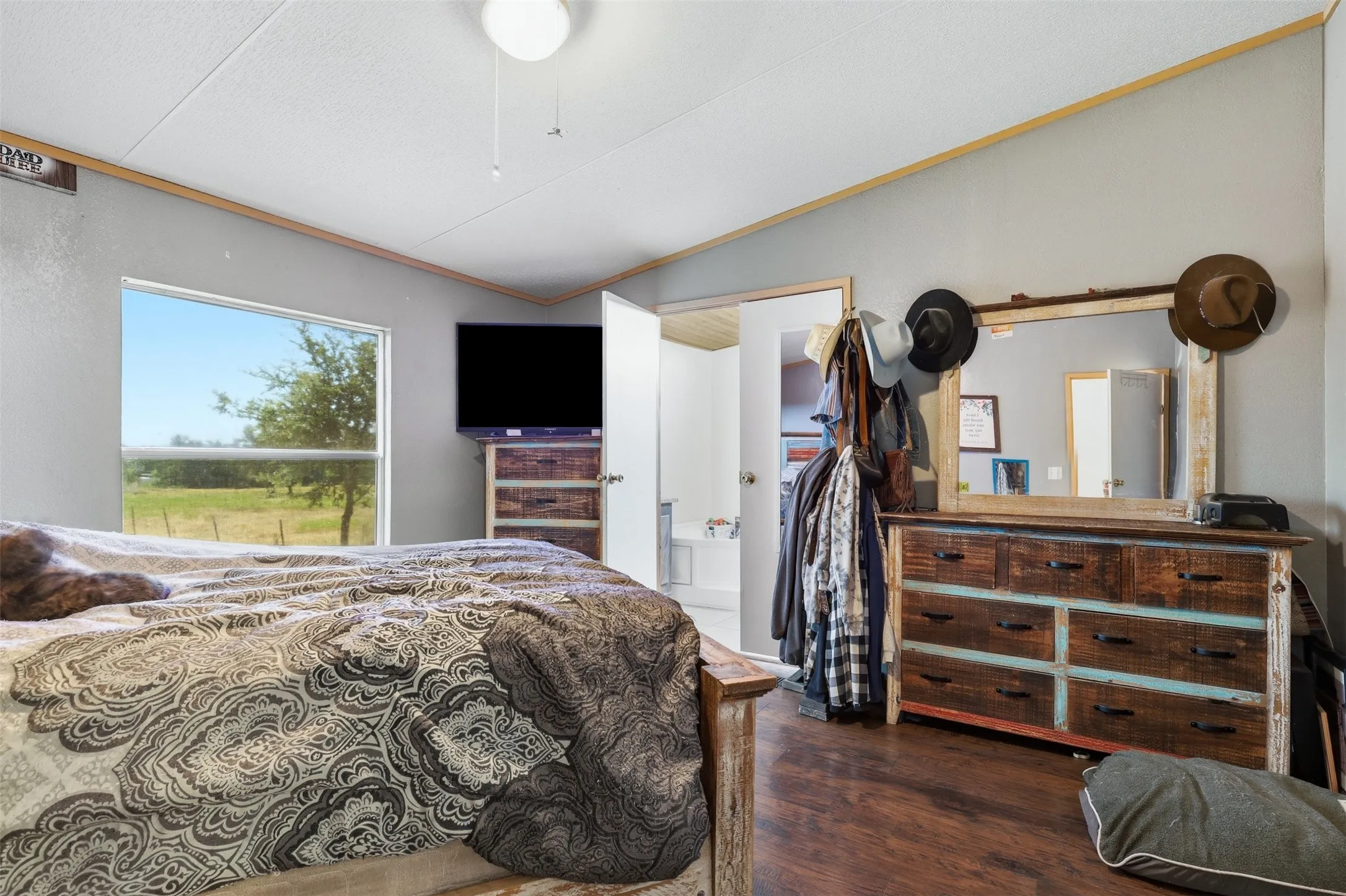 Mobile Home For Sale in Johnson County , 9132 Windmill Court W, Cleburne, Texas 76033, 4 Bedroom, 2 Bathroom, Garage spaces, 1,568 Sqft, built in 2002, mls#21321521, Real Estate Agent in Cleburne, Homes For Sale in Johnson county, Homes For Sale in Cleburne, Realtor in Cleburne Texas, Real Estate Brokerage Independent Realty Texas, Luminita Cordes Realtor