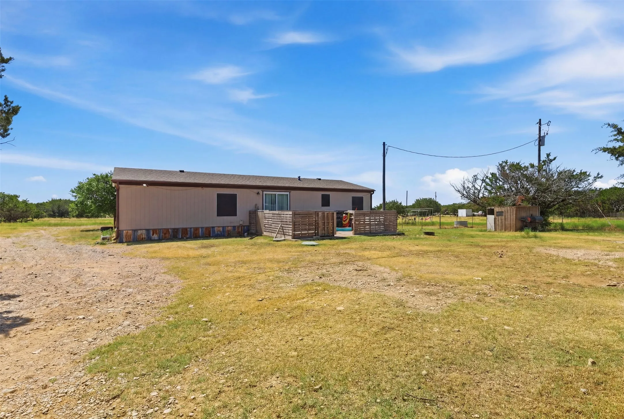 Mobile Home For Sale in Johnson County , 9132 Windmill Court W, Cleburne, Texas 76033, 4 Bedroom, 2 Bathroom, Garage spaces, 1,568 Sqft, built in 2002, mls#21321521, Real Estate Agent in Cleburne, Homes For Sale in Johnson county, Homes For Sale in Cleburne, Realtor in Cleburne Texas, Real Estate Brokerage Independent Realty Texas, Luminita Cordes Realtor
