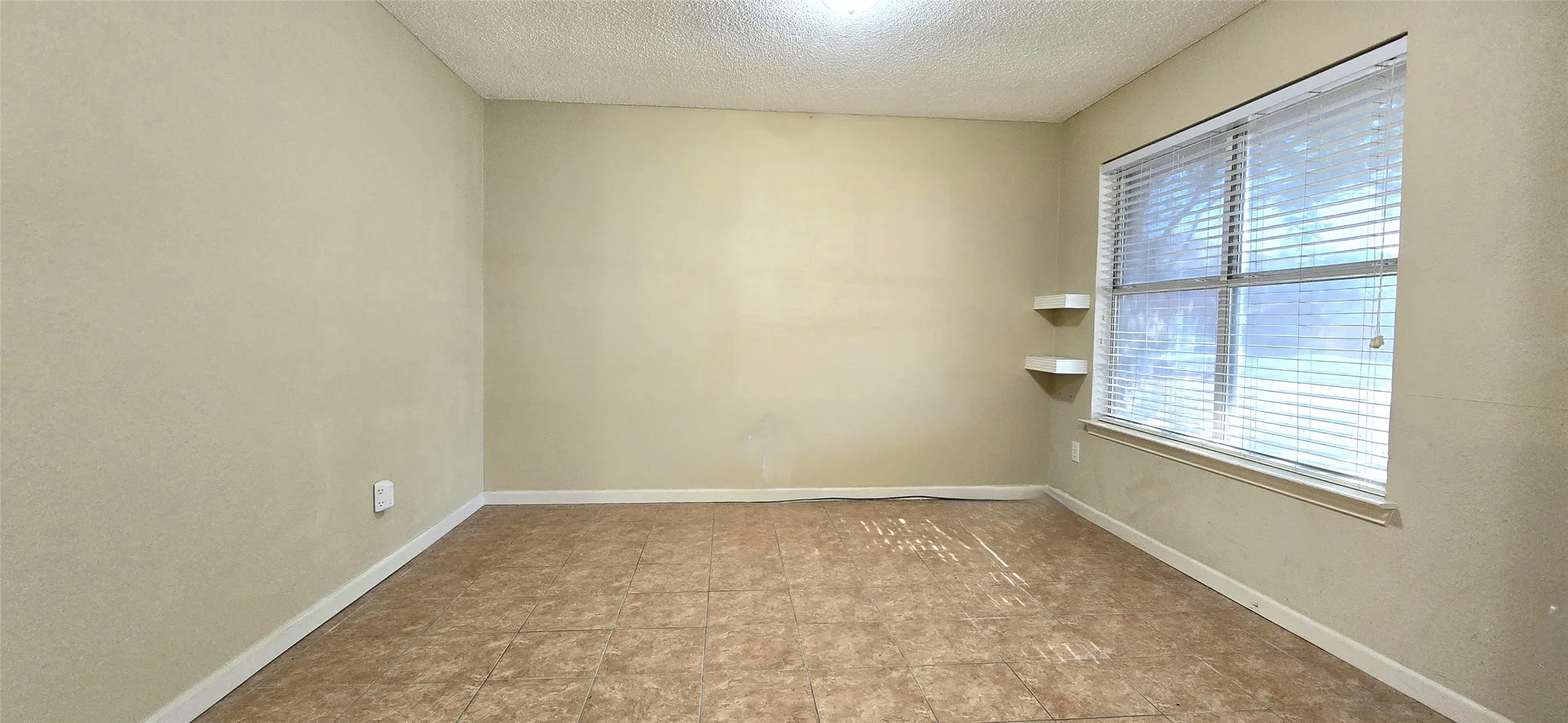 Entry living area with durable tile flooring