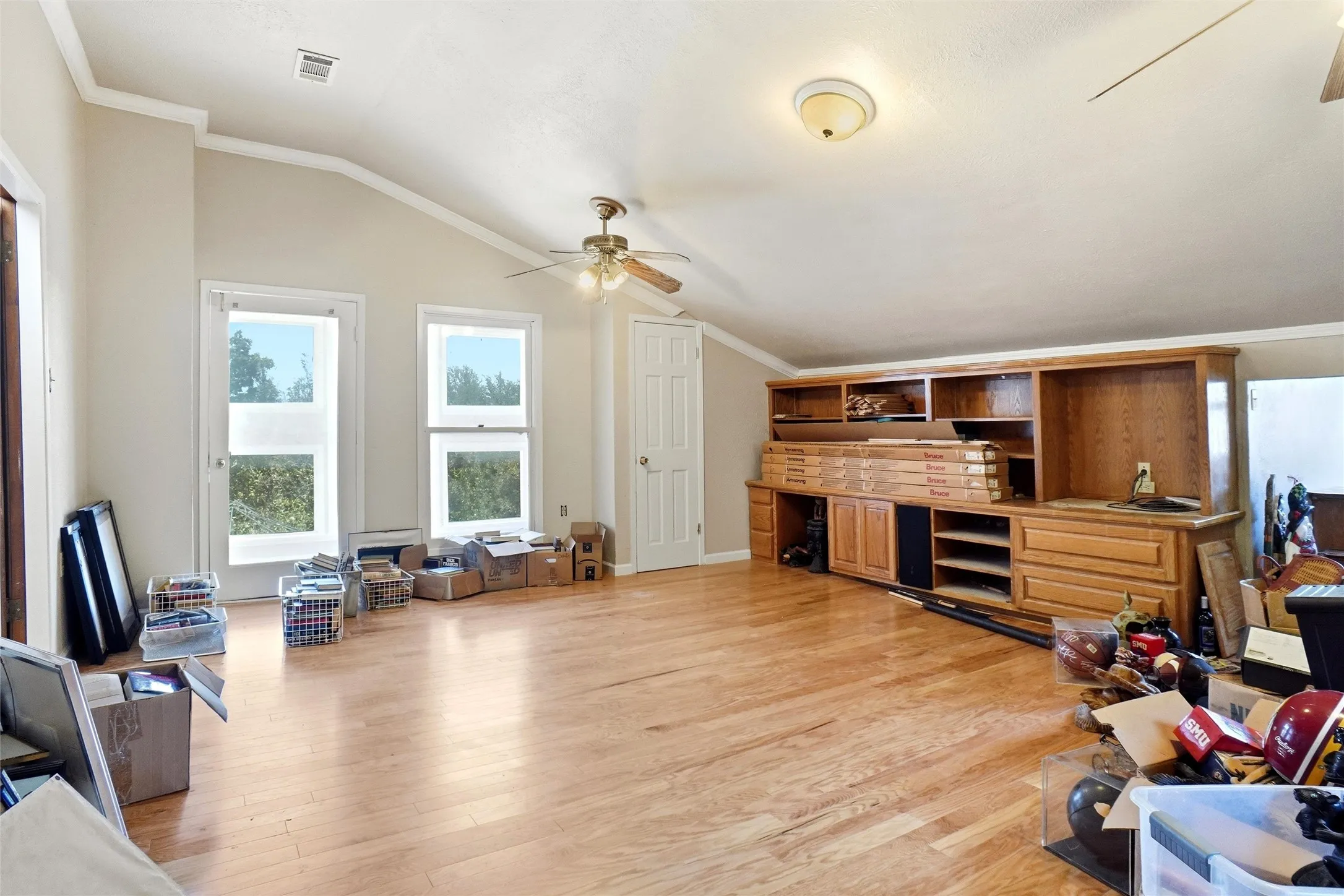 Single Family Residence For Sale in Tarrant County , 2011 Ridgemont Court, Arlington, Texas 76012, 4 Bedroom, 5 Bathroom, 3 Garage spaces, 4,618 Sqft, built in 1981, mls#21320210, Real Estate Agent in Arlington, Homes For Sale in Tarrant county, Homes For Sale in Arlington, Realtor in Arlington Texas, Real Estate Brokerage Independent Realty Texas, Luminita Cordes Realtor