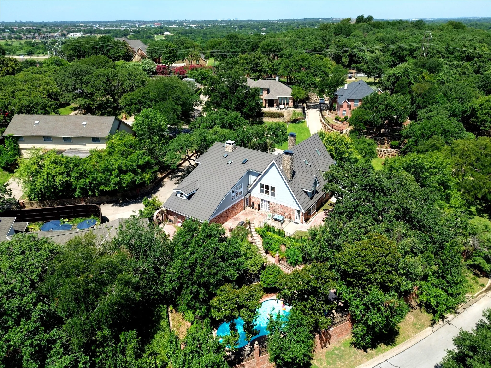 Single Family Residence For Sale in Tarrant County , 2011 Ridgemont Court, Arlington, Texas 76012, 4 Bedroom, 5 Bathroom, 3 Garage spaces, 4,618 Sqft, built in 1981, mls#21320210, Real Estate Agent in Arlington, Homes For Sale in Tarrant county, Homes For Sale in Arlington, Realtor in Arlington Texas, Real Estate Brokerage Independent Realty Texas, Luminita Cordes Realtor