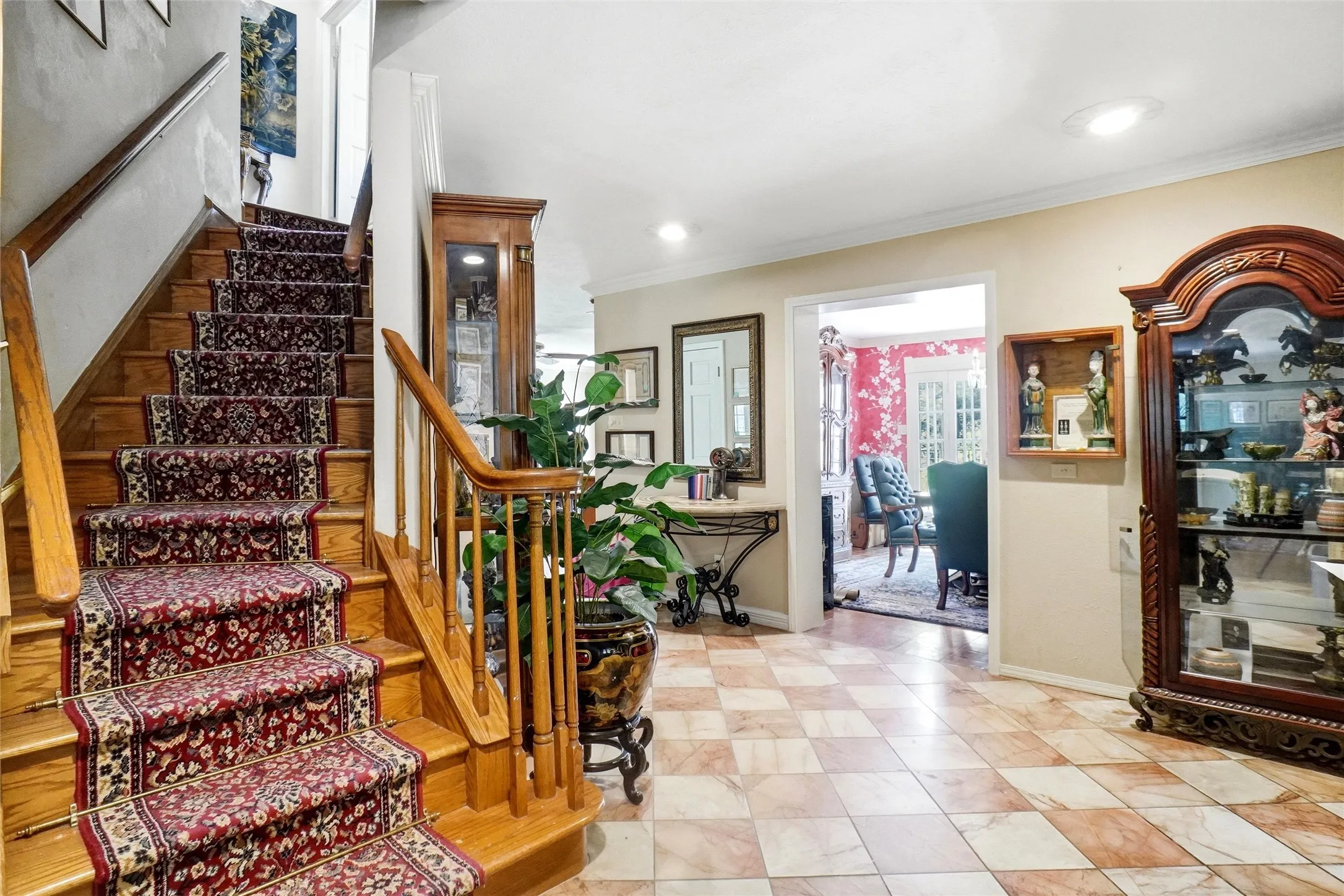 Single Family Residence For Sale in Tarrant County , 2011 Ridgemont Court, Arlington, Texas 76012, 4 Bedroom, 5 Bathroom, 3 Garage spaces, 4,618 Sqft, built in 1981, mls#21320210, Real Estate Agent in Arlington, Homes For Sale in Tarrant county, Homes For Sale in Arlington, Realtor in Arlington Texas, Real Estate Brokerage Independent Realty Texas, Luminita Cordes Realtor
