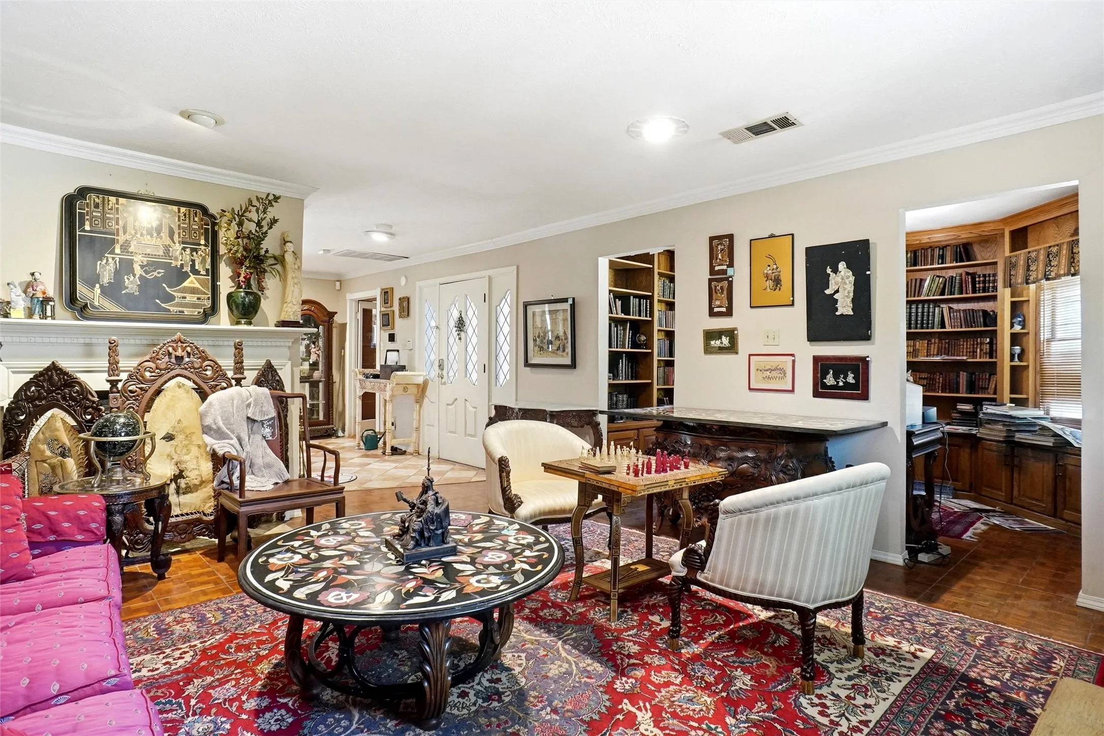 Single Family Residence For Sale in Tarrant County , 2011 Ridgemont Court, Arlington, Texas 76012, 4 Bedroom, 5 Bathroom, 3 Garage spaces, 4,618 Sqft, built in 1981, mls#21320210, Real Estate Agent in Arlington, Homes For Sale in Tarrant county, Homes For Sale in Arlington, Realtor in Arlington Texas, Real Estate Brokerage Independent Realty Texas, Luminita Cordes Realtor