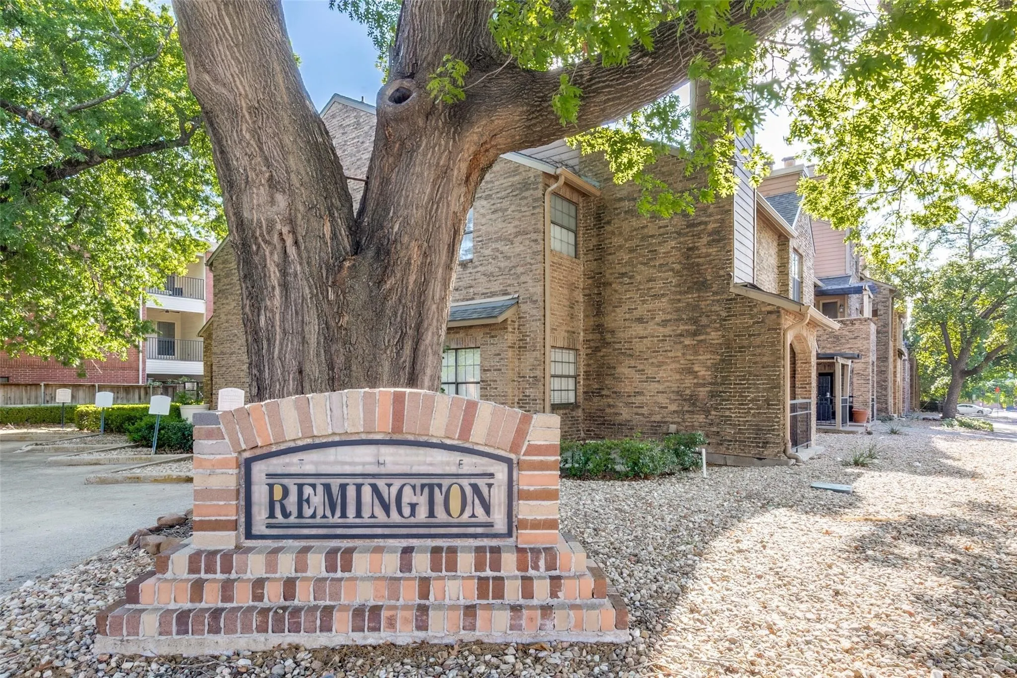 Condominium For Sale in Dallas County , 6006 Auburndale Avenue D, University Park, Texas 75205, 2 Bedroom, 3 Bathroom, 2 Garage spaces, 1,130 Sqft, built in 1985, mls#21321401, Real Estate Agent in University Park, Homes For Sale in Dallas county, Homes For Sale in University Park, Realtor in University Park Texas, Real Estate Brokerage Independent Realty Texas, Luminita Cordes Realtor