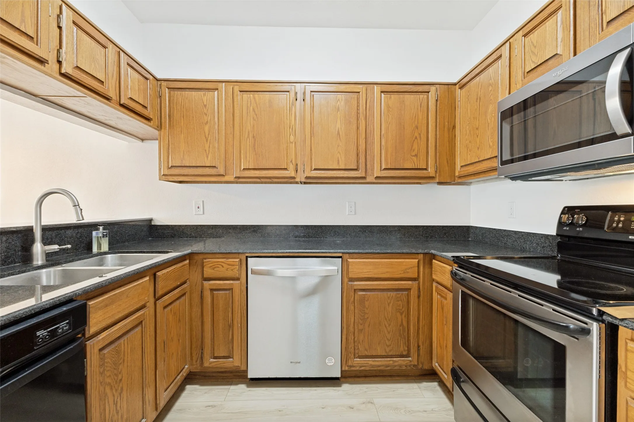 Condominium For Sale in Dallas County , 6006 Auburndale Avenue D, University Park, Texas 75205, 2 Bedroom, 3 Bathroom, 2 Garage spaces, 1,130 Sqft, built in 1985, mls#21321401, Real Estate Agent in University Park, Homes For Sale in Dallas county, Homes For Sale in University Park, Realtor in University Park Texas, Real Estate Brokerage Independent Realty Texas, Luminita Cordes Realtor