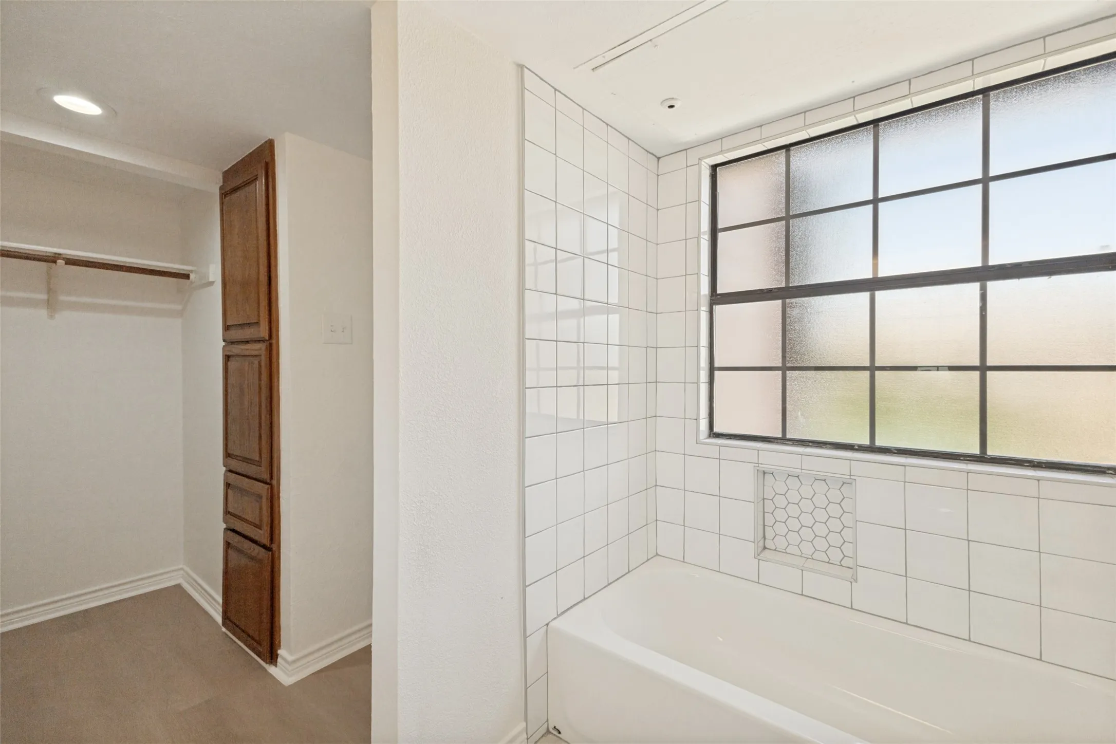 Condominium For Sale in Dallas County , 6006 Auburndale Avenue D, University Park, Texas 75205, 2 Bedroom, 3 Bathroom, 2 Garage spaces, 1,130 Sqft, built in 1985, mls#21321401, Real Estate Agent in University Park, Homes For Sale in Dallas county, Homes For Sale in University Park, Realtor in University Park Texas, Real Estate Brokerage Independent Realty Texas, Luminita Cordes Realtor