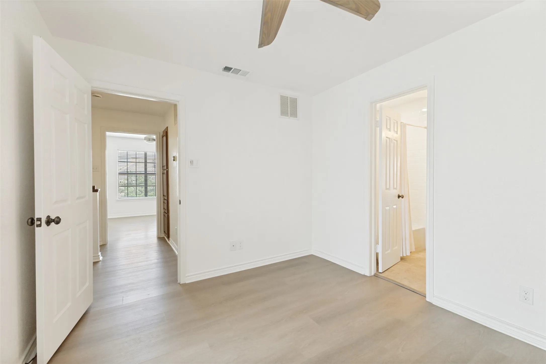Condominium For Sale in Dallas County , 6006 Auburndale Avenue D, University Park, Texas 75205, 2 Bedroom, 3 Bathroom, 2 Garage spaces, 1,130 Sqft, built in 1985, mls#21321401, Real Estate Agent in University Park, Homes For Sale in Dallas county, Homes For Sale in University Park, Realtor in University Park Texas, Real Estate Brokerage Independent Realty Texas, Luminita Cordes Realtor